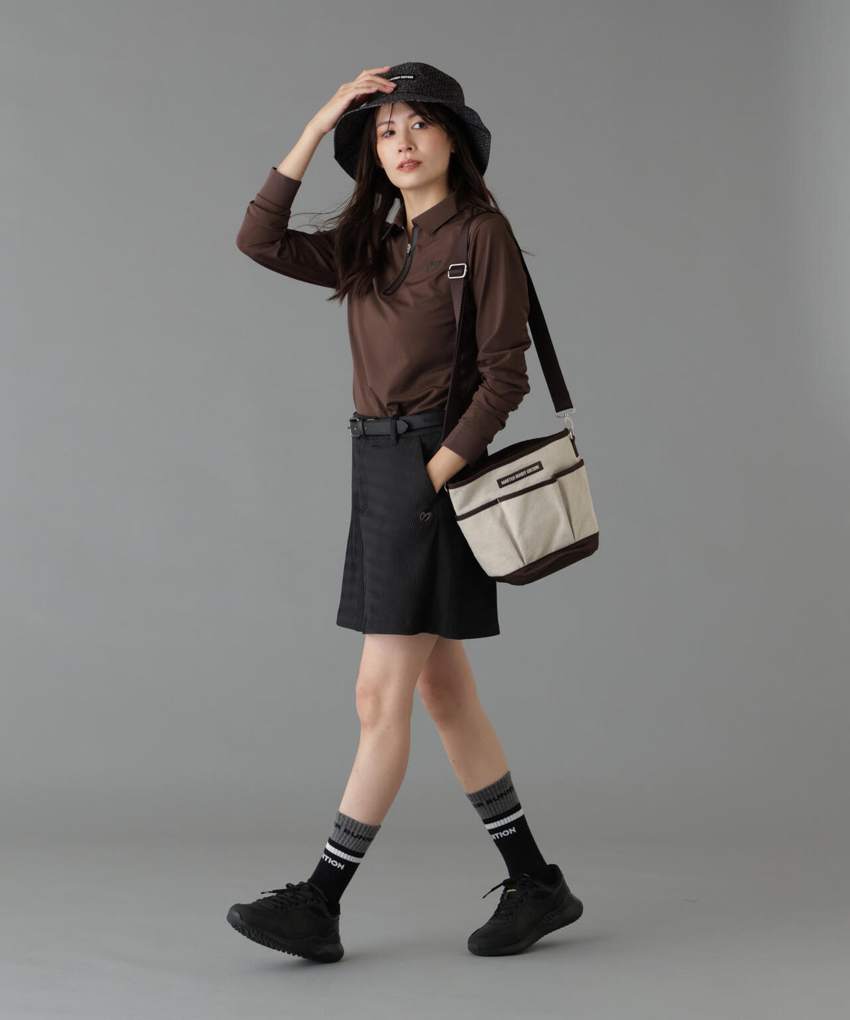 Height : 160 Bust : 80 Waist : 58 Hips : 83 着用サイズ:1