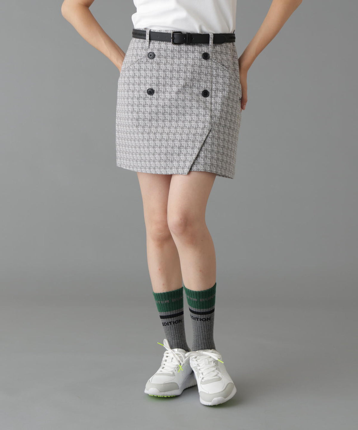 Height : 160 Bust : 80 Waist : 58 Hips : 83 着用サイズ:1