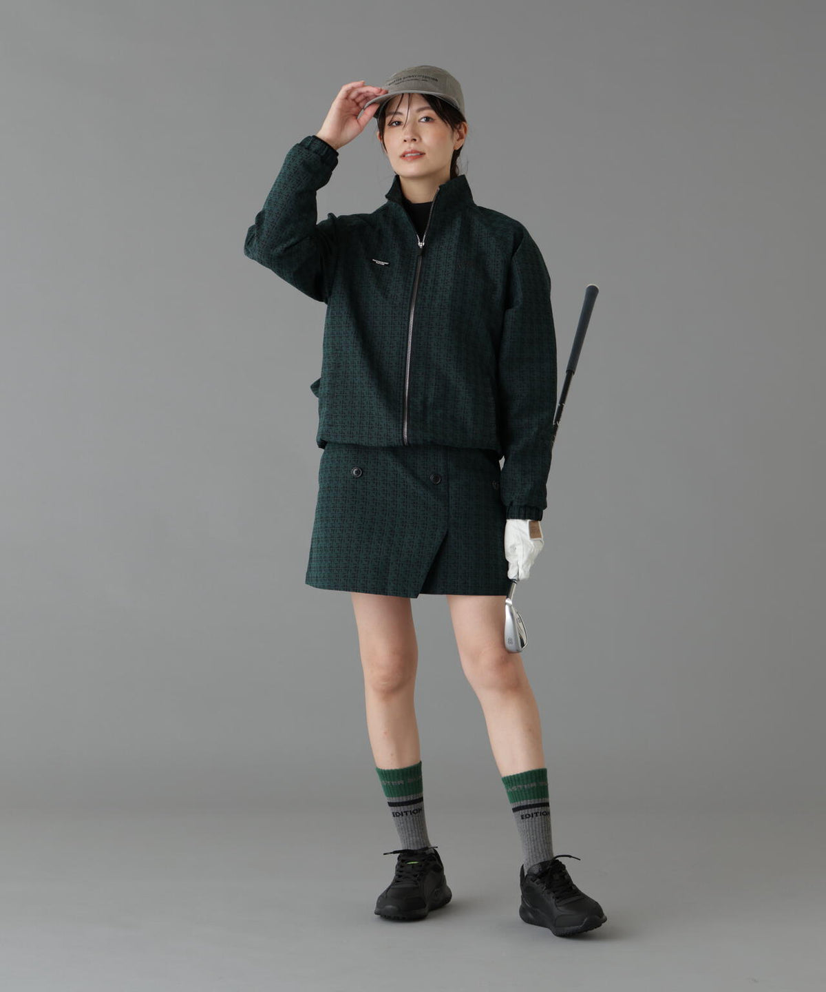 Height : 160 Bust : 80 Waist : 58 Hips : 83 着用サイズ:1
