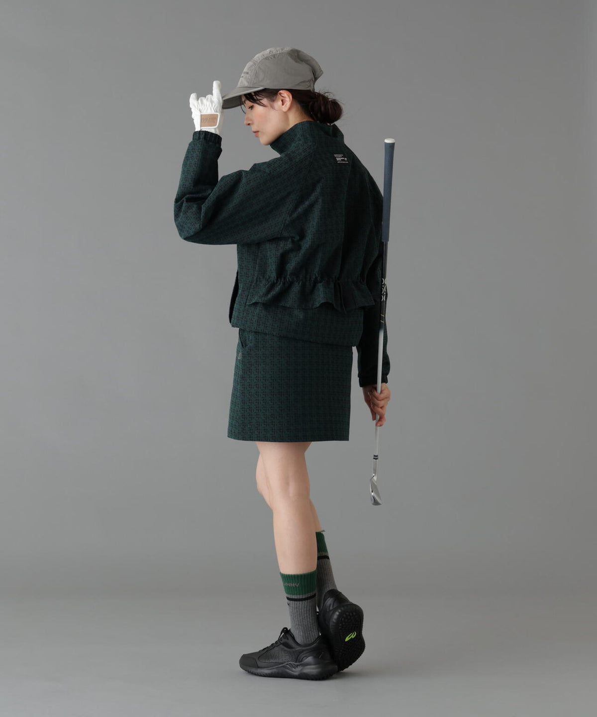 Height : 160 Bust : 80 Waist : 58 Hips : 83 着用サイズ:1