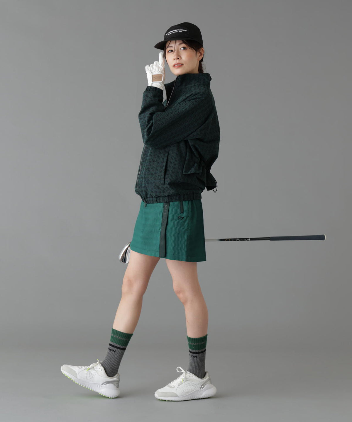 Height : 160 Bust : 80 Waist : 58 Hips : 83 着用サイズ:1