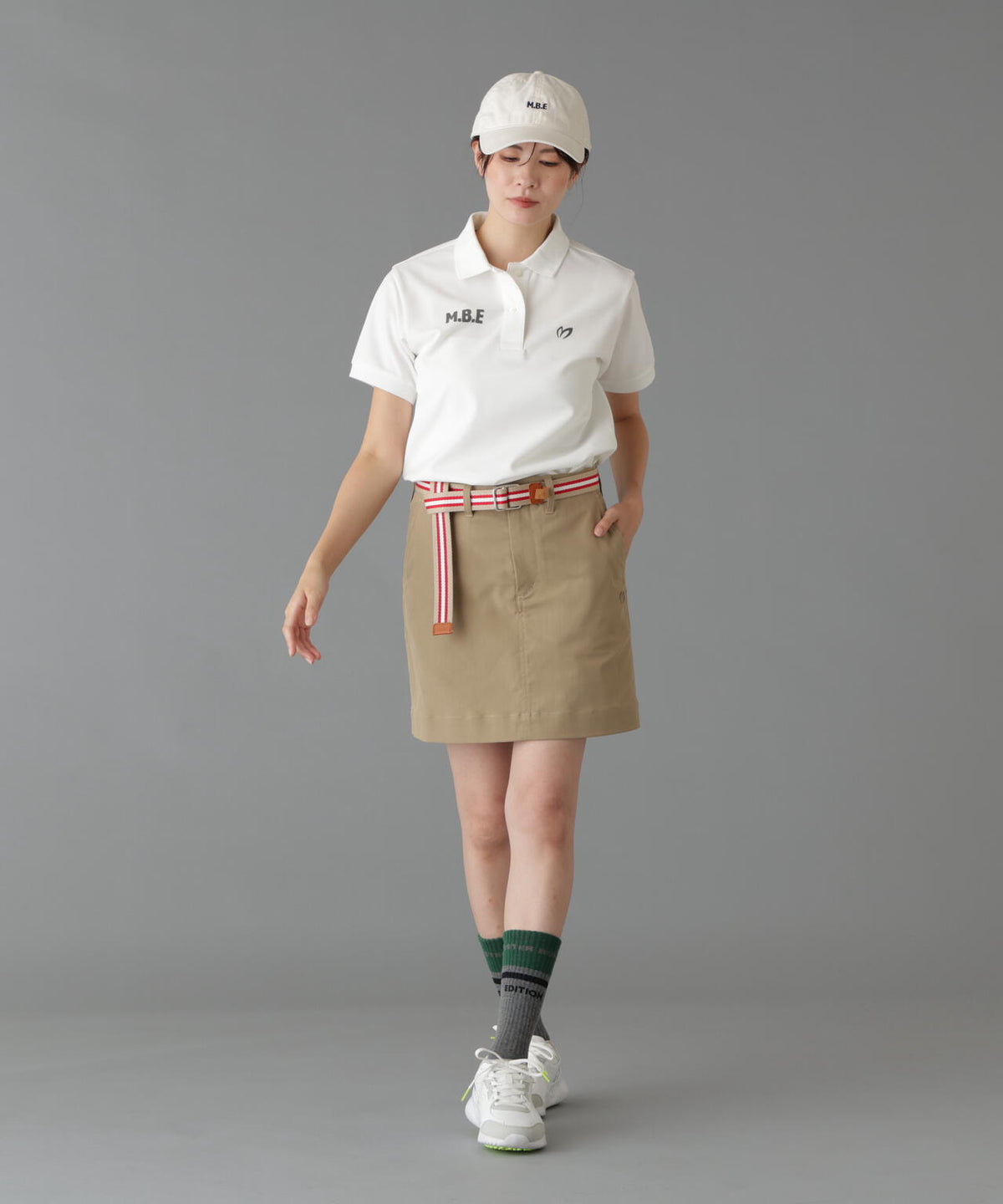 Height : 160 Bust : 80 Waist : 58 Hips : 83 着用サイズ:1