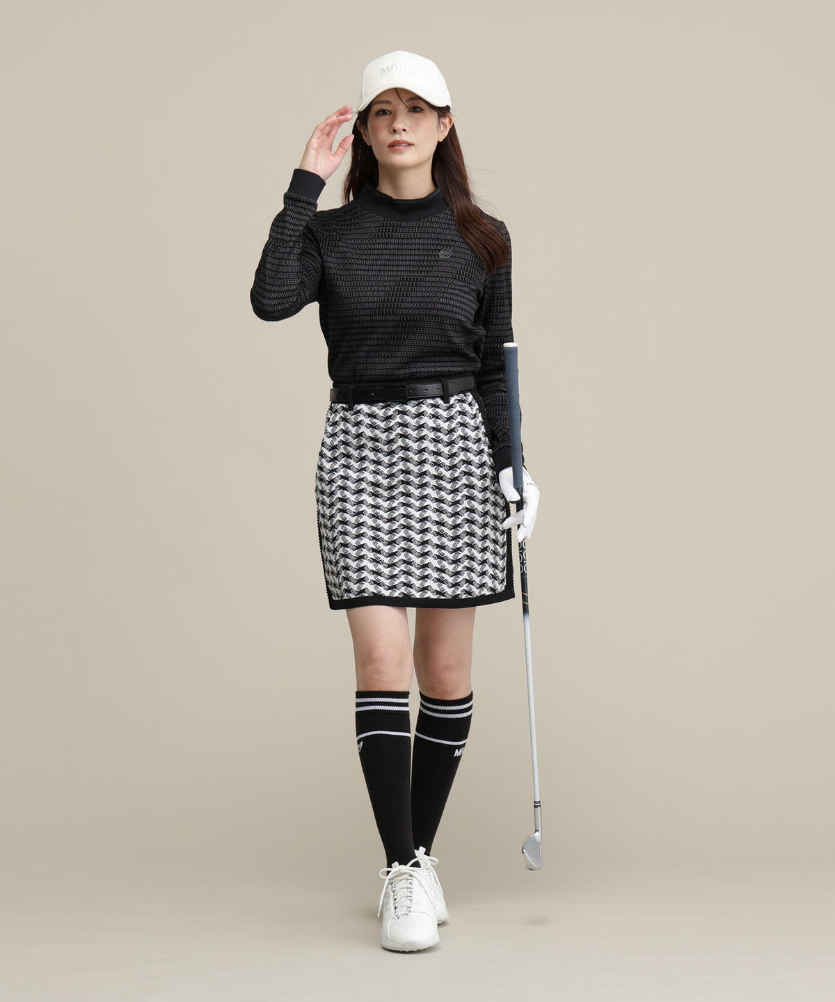 Height : 160 Bust : 80 Waist : 58 Hips : 83 着用サイズ:1