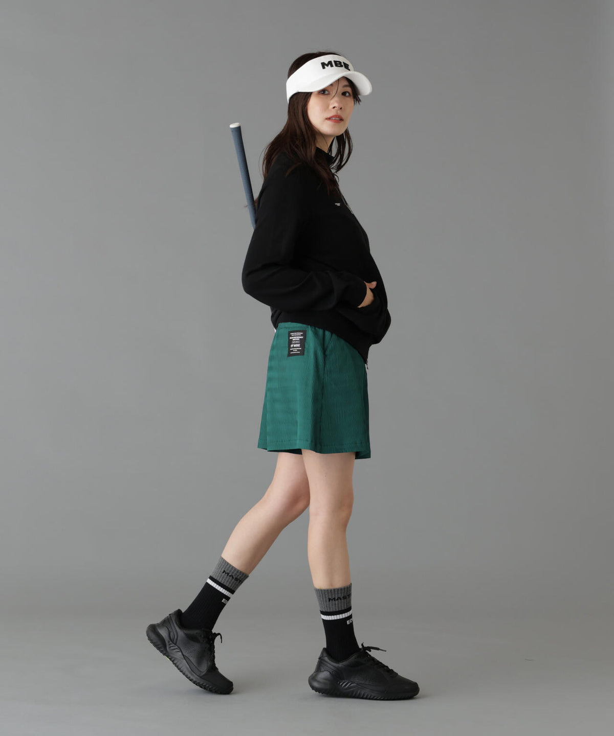 Height : 160 Bust : 80 Waist : 58 Hips : 83 着用サイズ:1