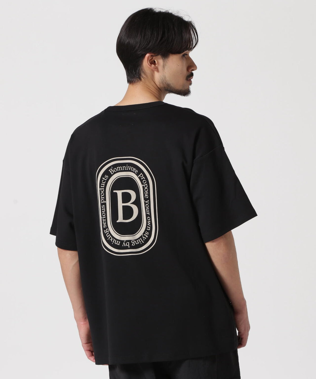 B omnivore/ビーオムニボー LOGO S/S Tee