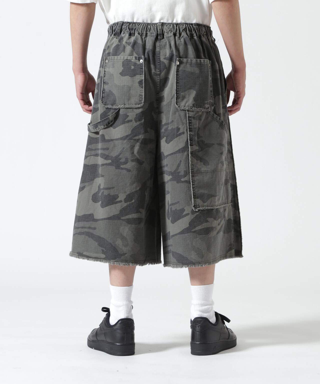 Height 178 Chest 92 Waist 76 hips 95 Shoes 27.0 着用サイズ:L