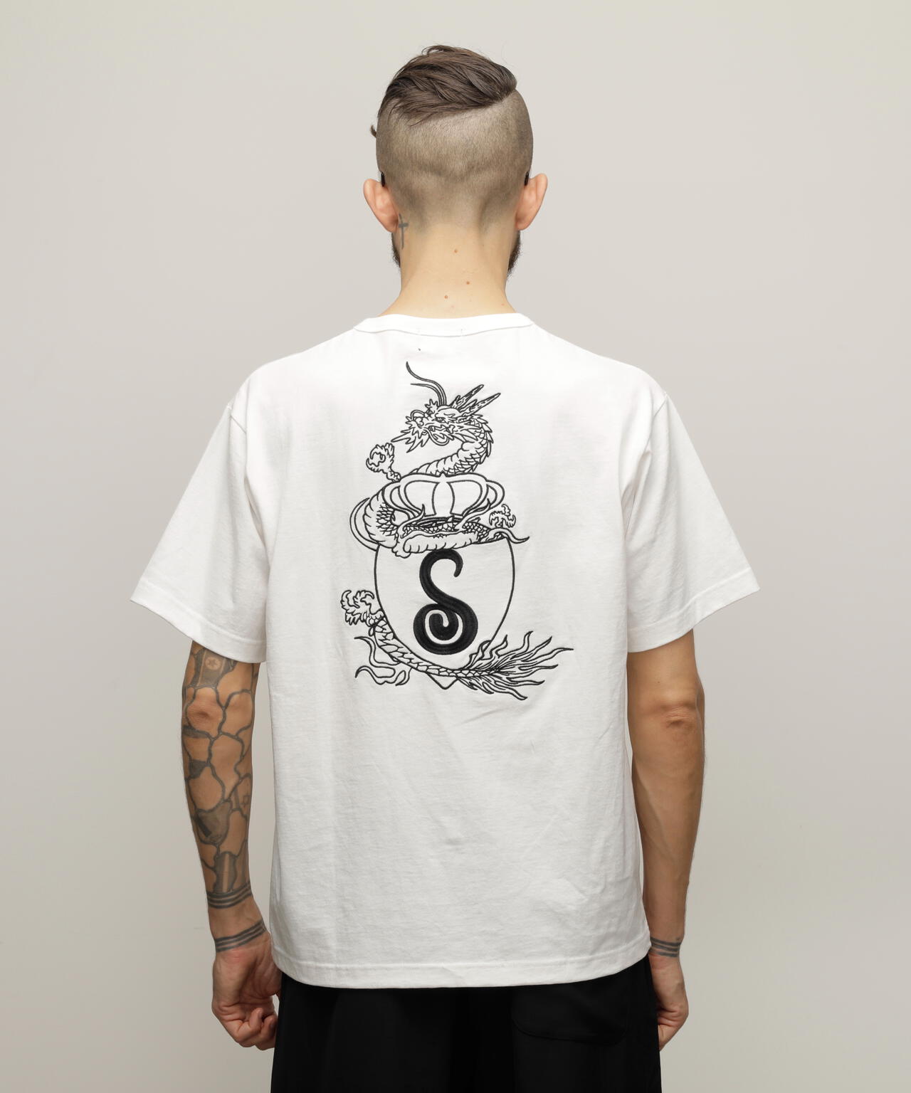 HENLEY TーSHIRT "CREST DRAGON EMB"/刺繍ヘンリーTシャツ "クレスト ドラゴン"