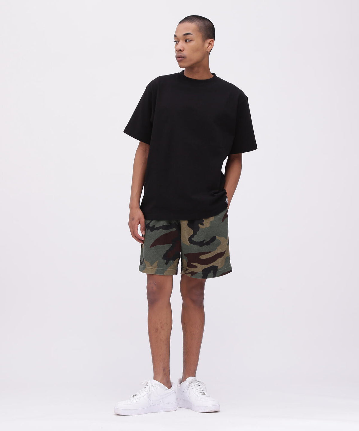 《直営店限定》VARSITY CAMO LOGO T-SHIRT / バーシティ カモ ロゴ 半袖Tシャツ / AVIREX