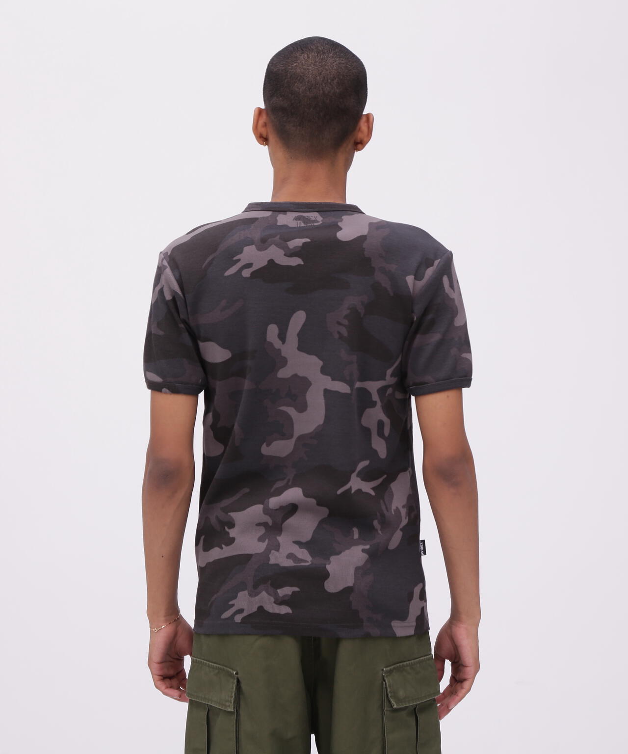 《DAILY/デイリー》RIB S/S HENLEY NECK T-SHIRT ”CAMOUFLAGE”