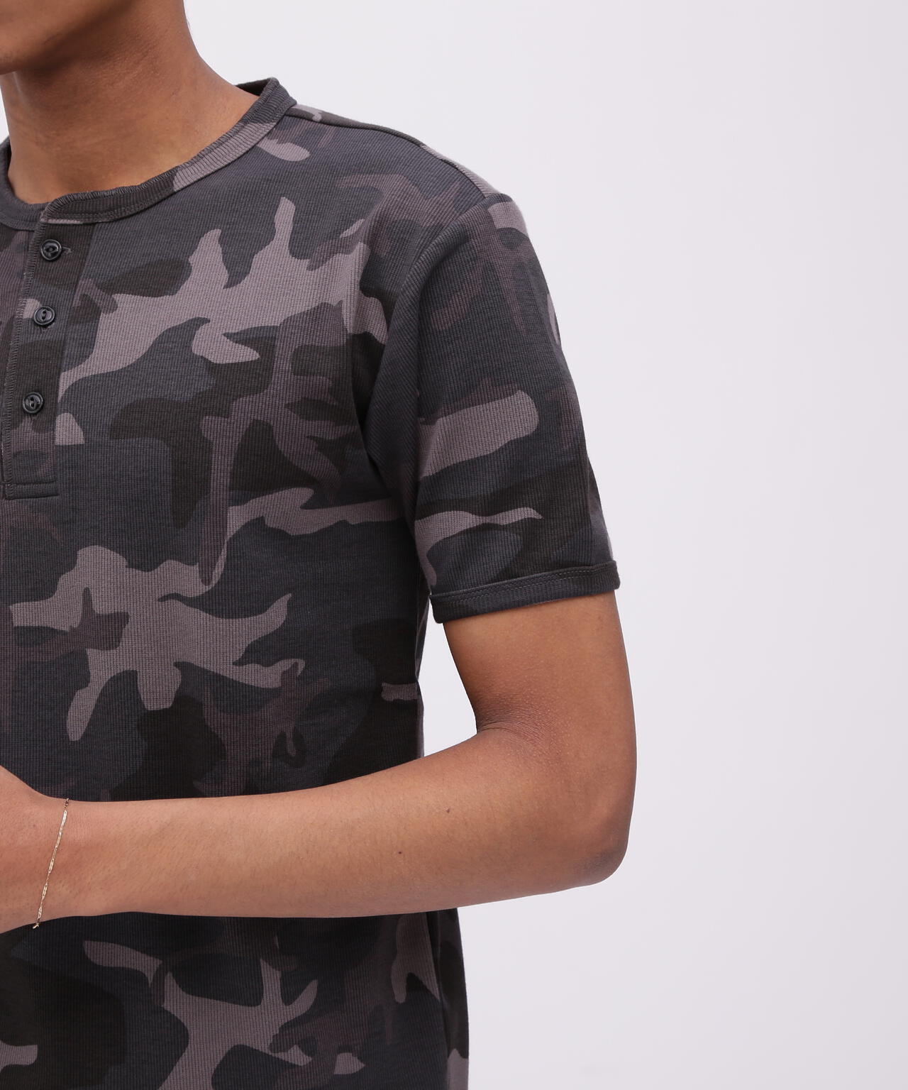 《DAILY/デイリー》RIB S/S HENLEY NECK T-SHIRT ”CAMOUFLAGE”