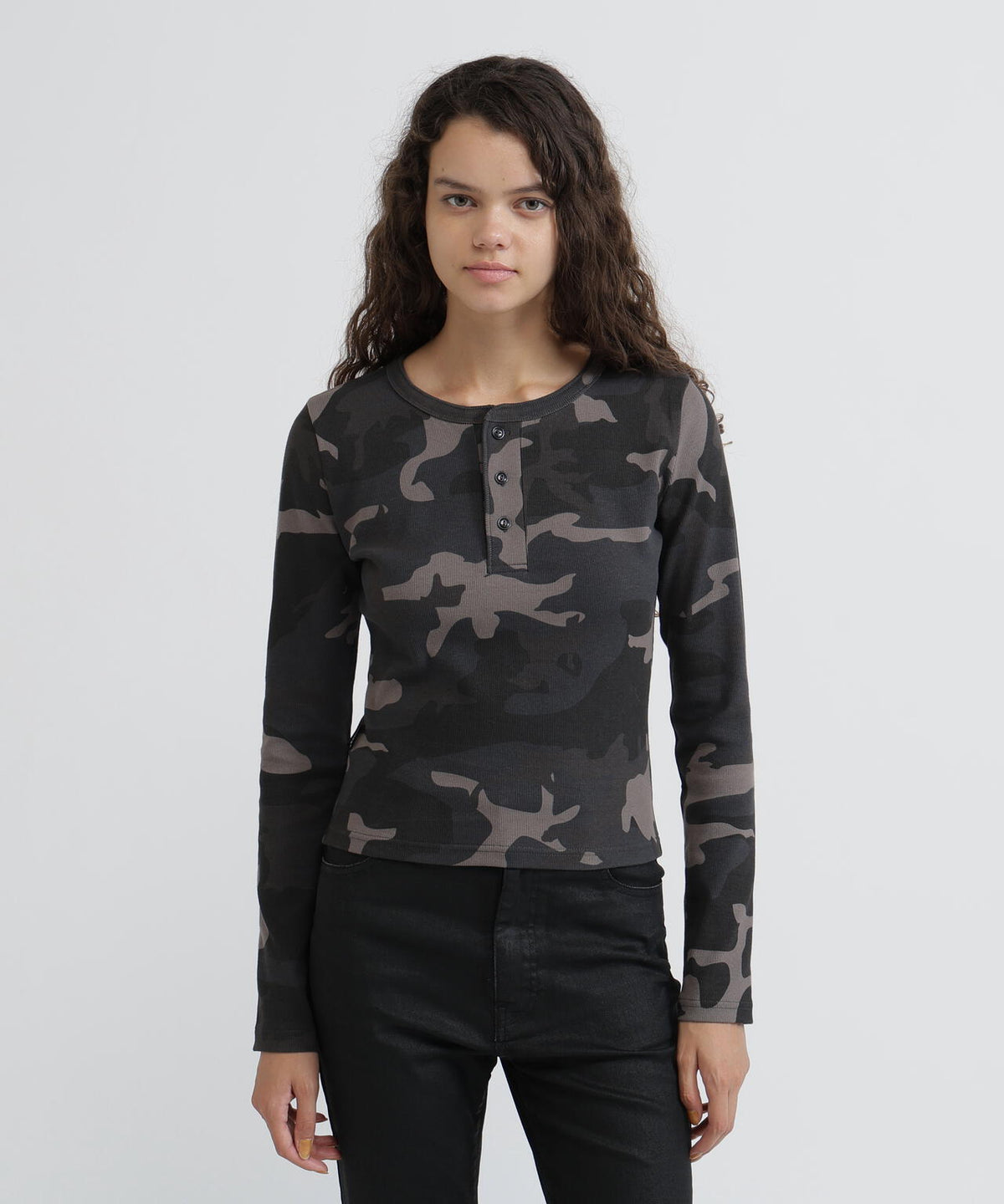 《WEB限定/DAILY/デイリー/WOMAN》RIB CAMO L/S HENLEY NECK T-SHIRT