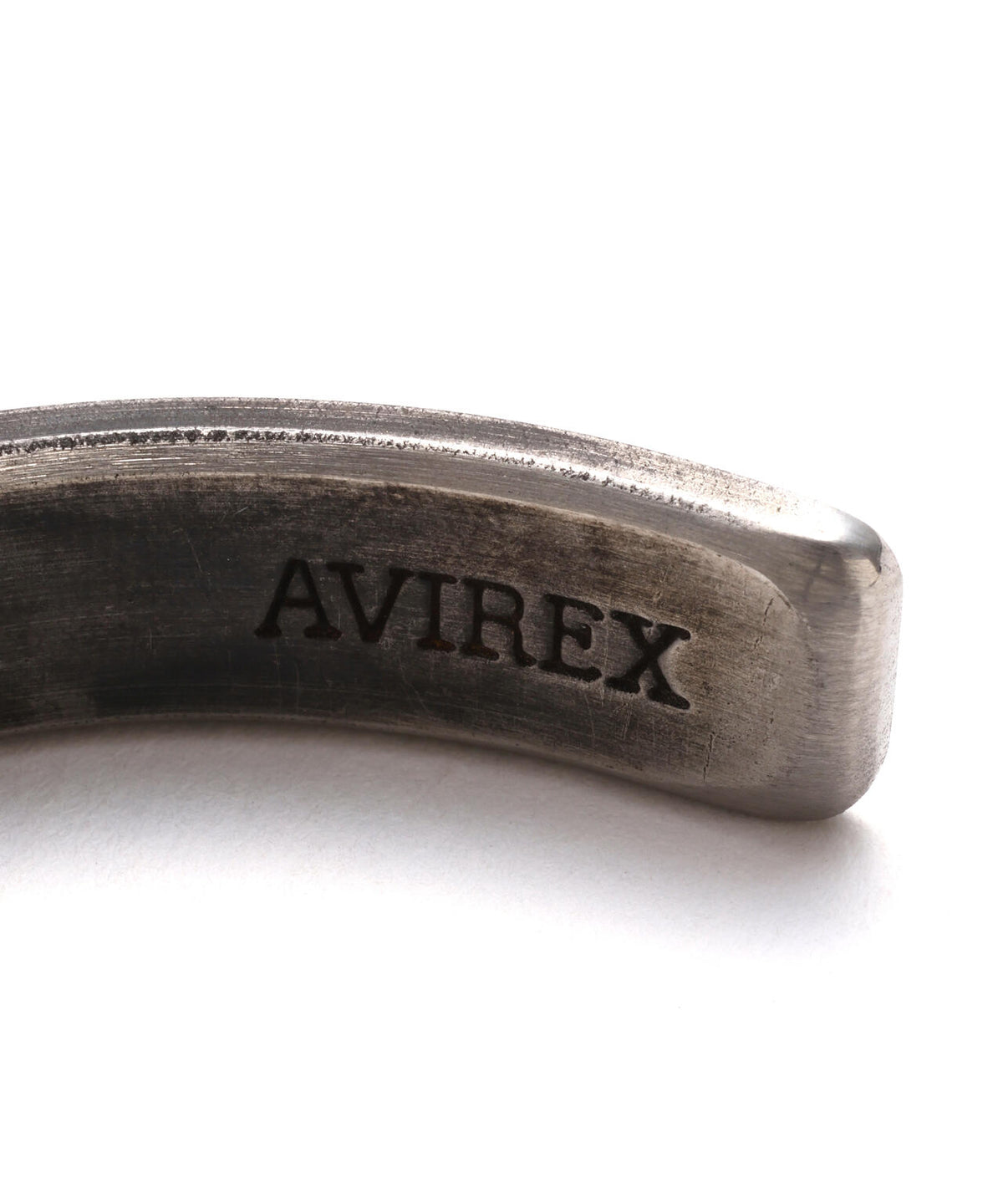《AVIREX × STUDEBAKER METALS》THOMPSON CUFF BANGLE AR ”STAINLESS PATINA”