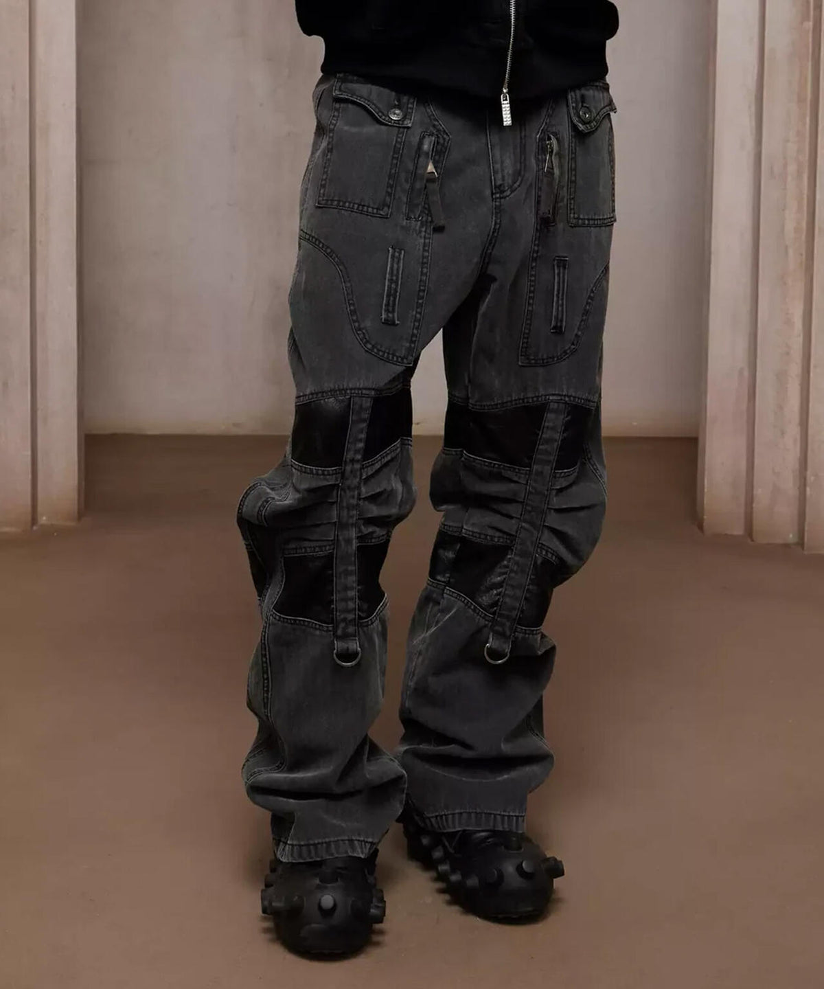 DND4DES/ディーエヌディーフォーデス/Washed Paneled Strap-Tacked Jeans