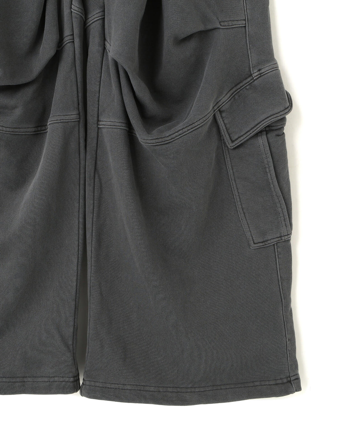 NOT4NERD/ノットフォーナード/DIAGONAL PANEL DART CARGO SWEAT PANTS。