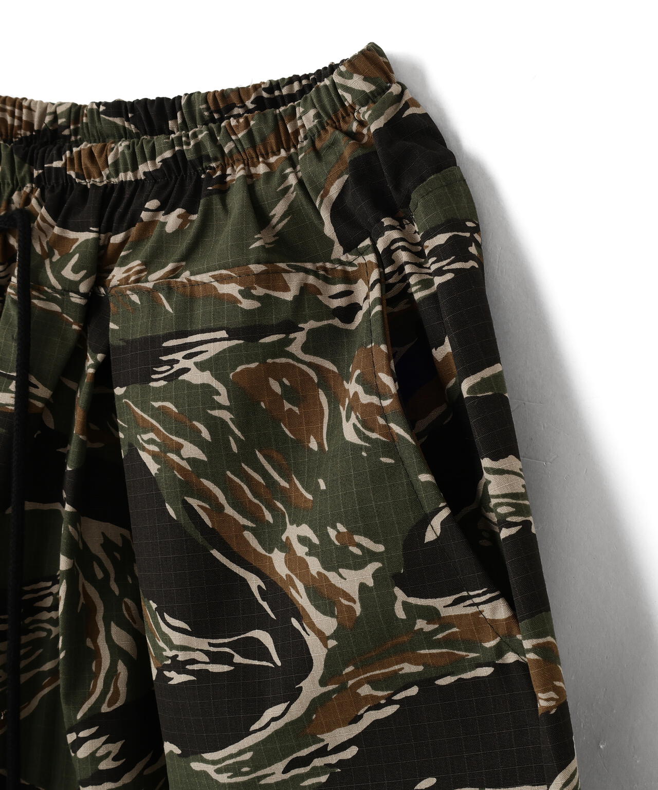 Torenia/トレニア/Camo Short Pants