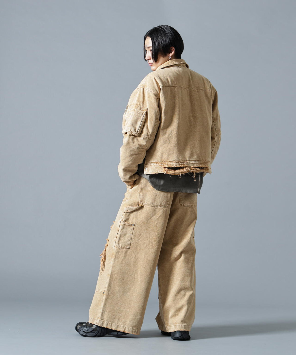 180cm B:87 W:66 H:84 着用サイズ:L