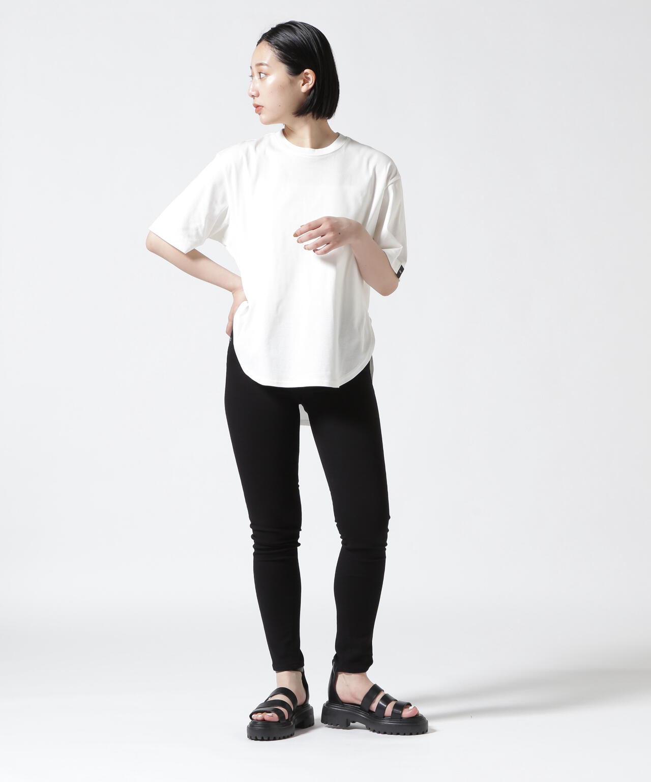 UJOH(ウジョー) 別注Curve Hem Half Sleeve Tシャツ