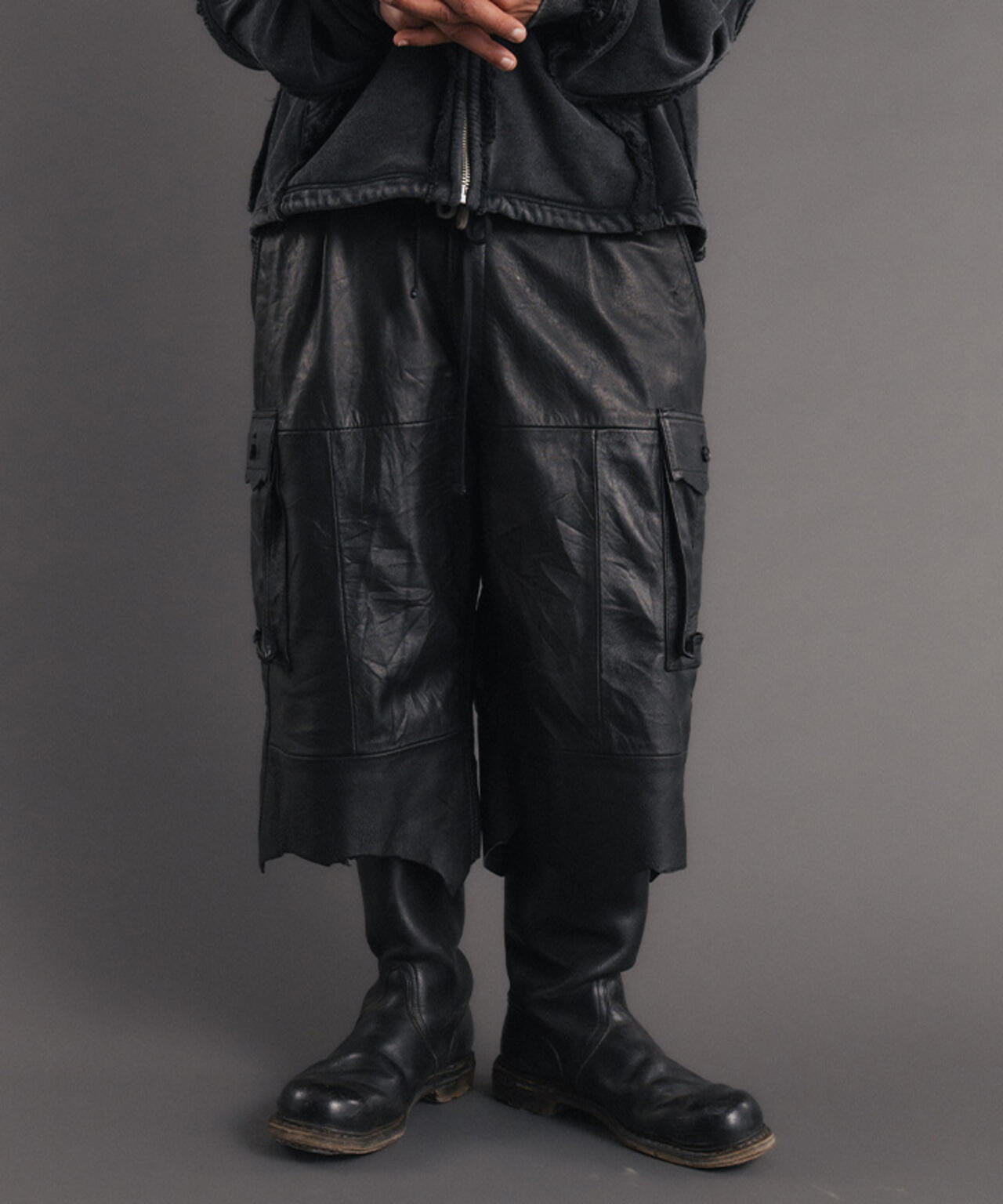 FR(13)NDS/フレンズ/REPRO-LEATHER CARGO SHORTS