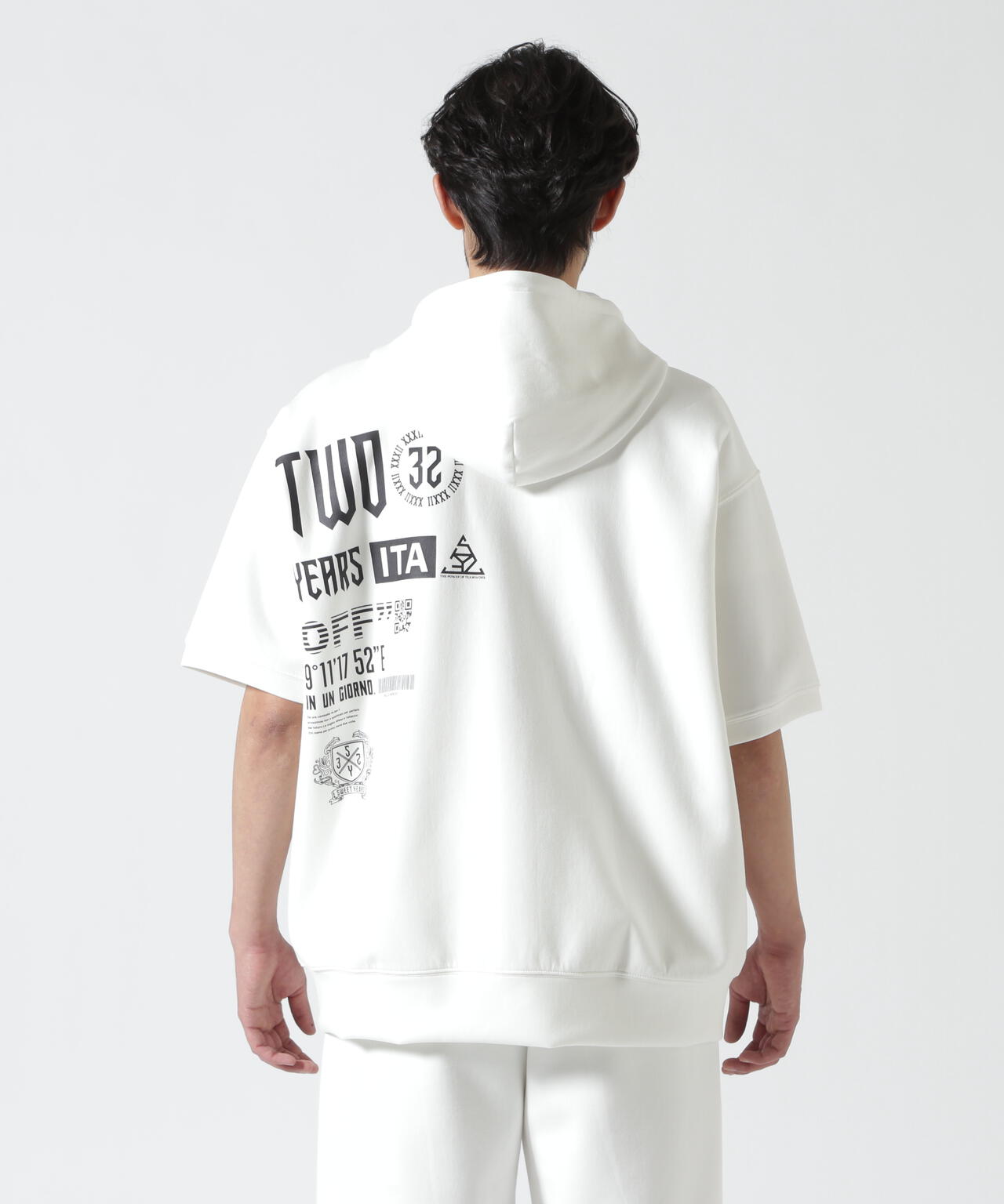 Height 178 Chest 92 Waist 76 hips 95 Shoes 27.0 着用サイズ:L