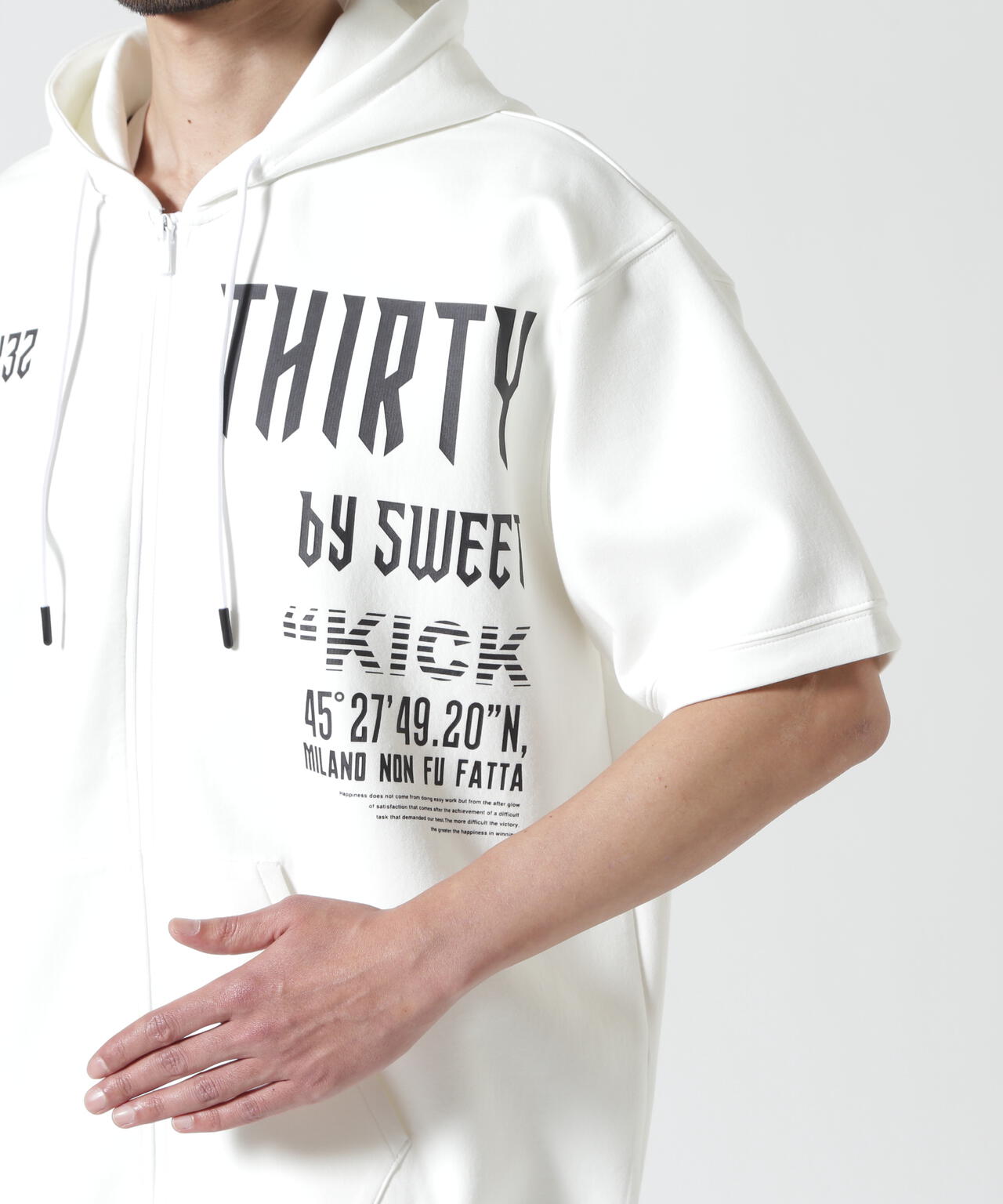 Height 178 Chest 92 Waist 76 hips 95 Shoes 27.0 着用サイズ:L