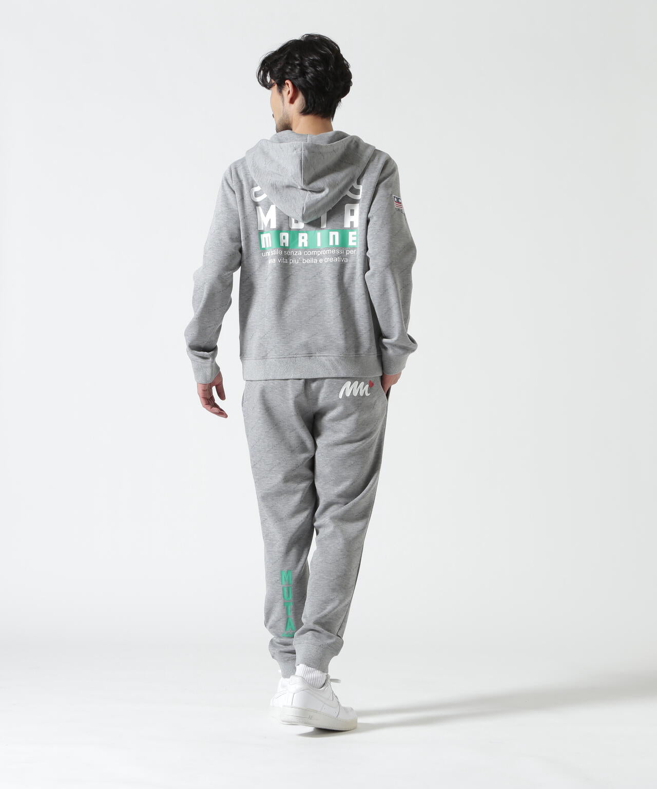 Height 178 Chest 92 Waist 76 hips 95 Shoes 27.0 着用サイズ:L