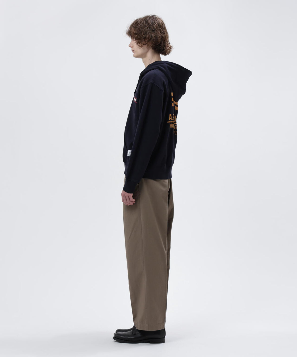 187cm C:83 W:66 H:85.5 着用サイズ:L