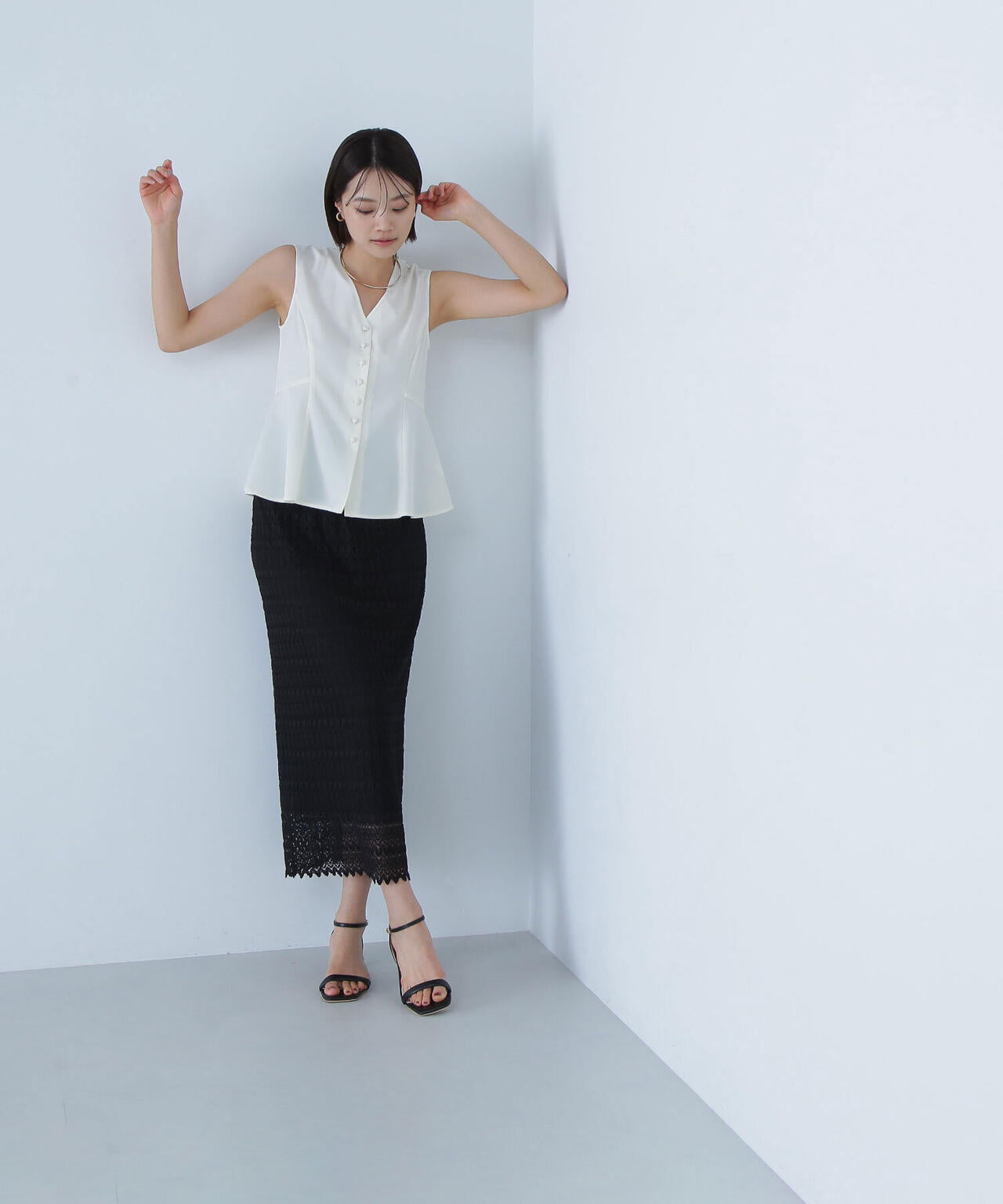 Vネックペプラムブラウス*
