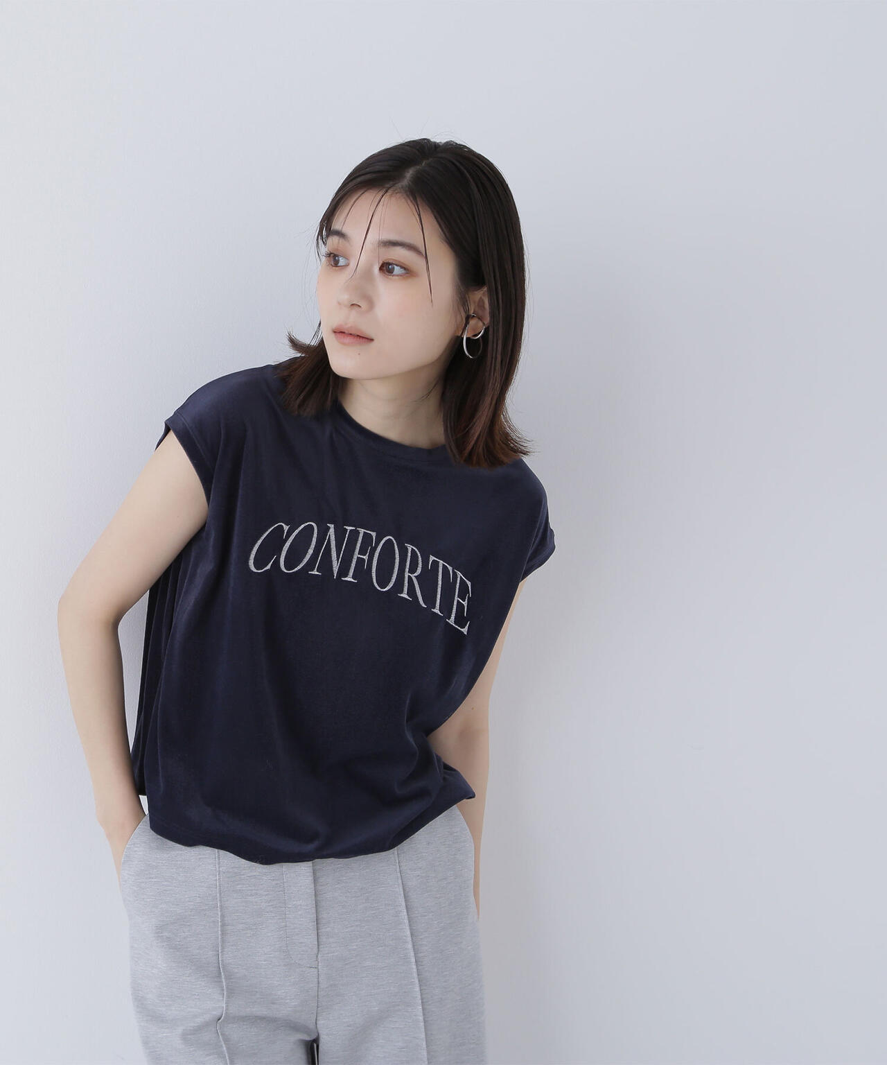 ベロアロゴ刺繍トップス*