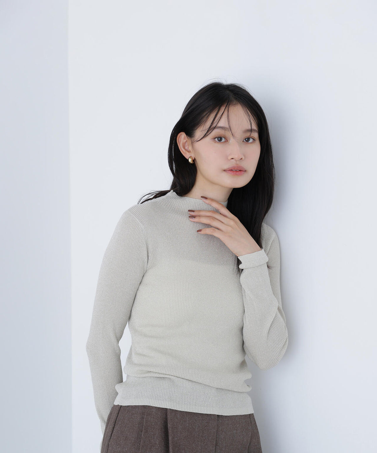 シャイニーハイネックニット