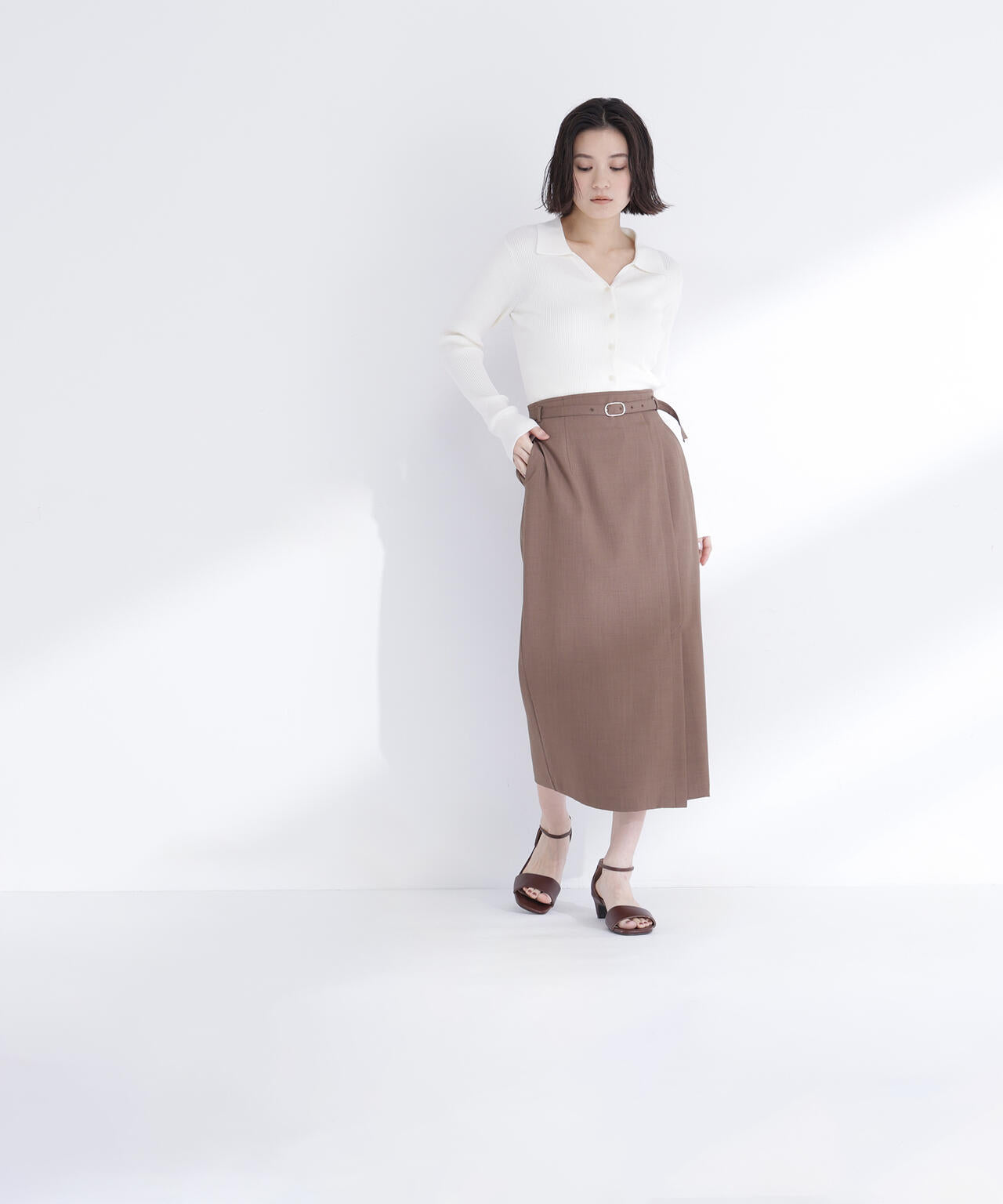 襟付Vネックリブニット