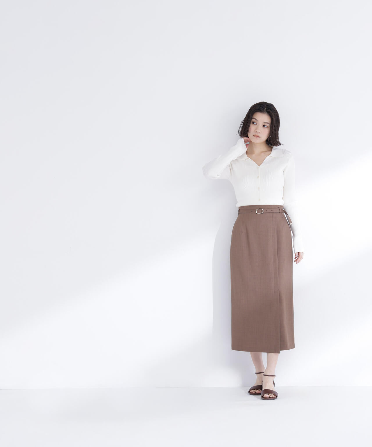 襟付Vネックリブニット