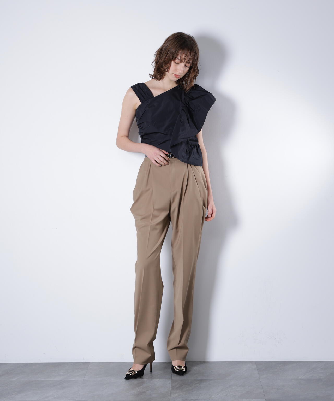 H 177cm B 76cm W 61cm H 89cm 着用サイズ：38