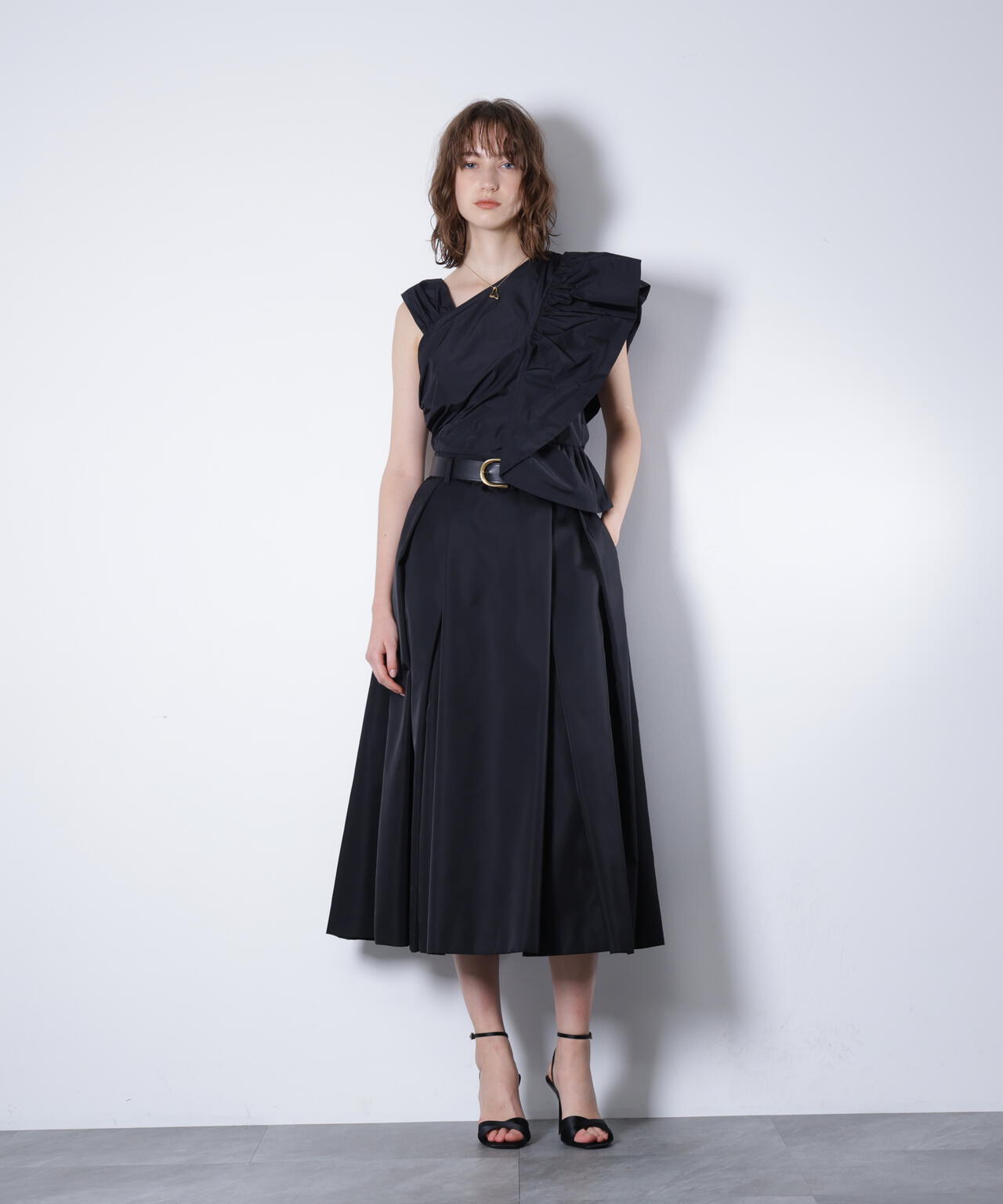 H 177cm B 76cm W 61cm H 89cm 着用サイズ：38
