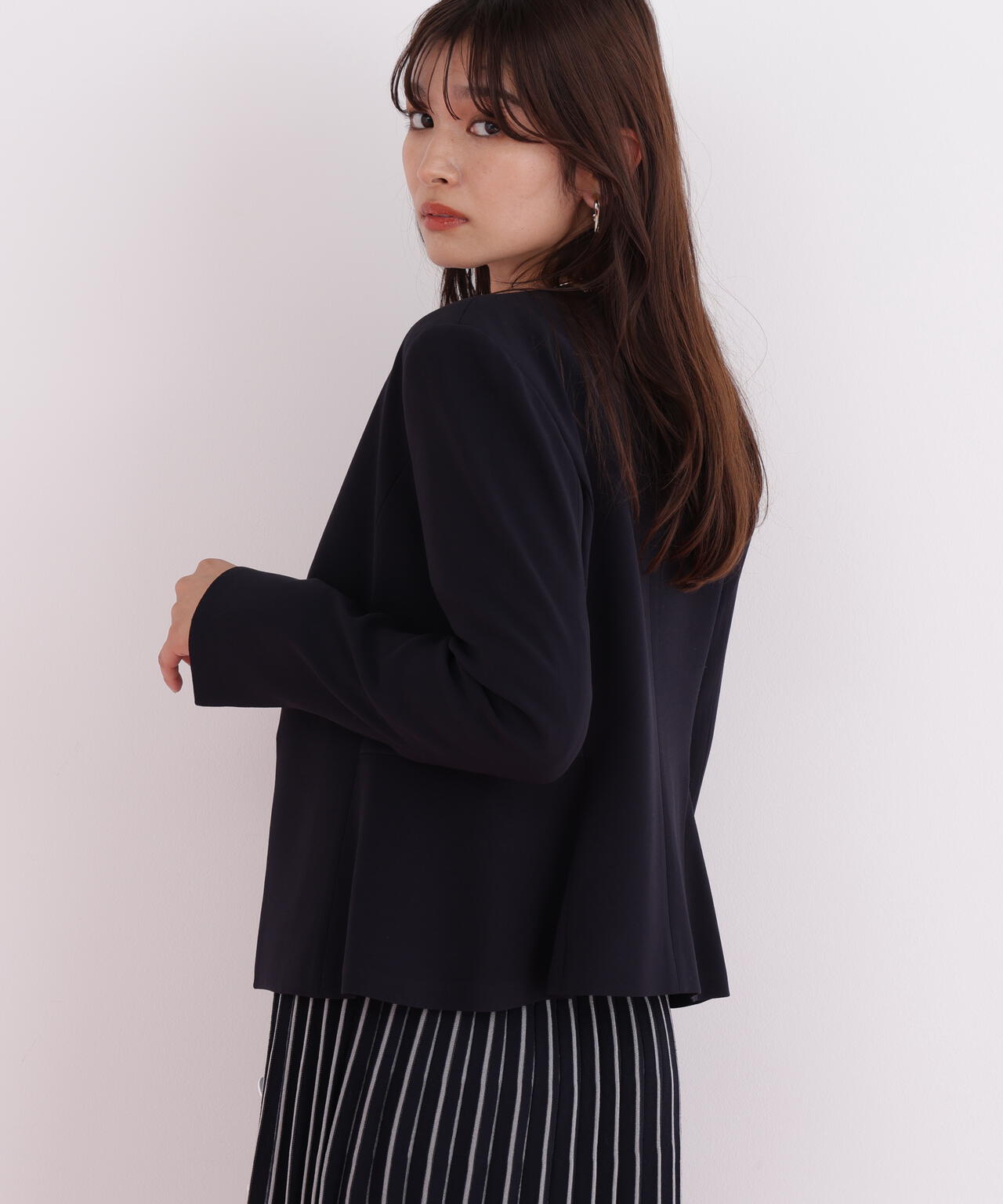 キーネックペプラムジャケット