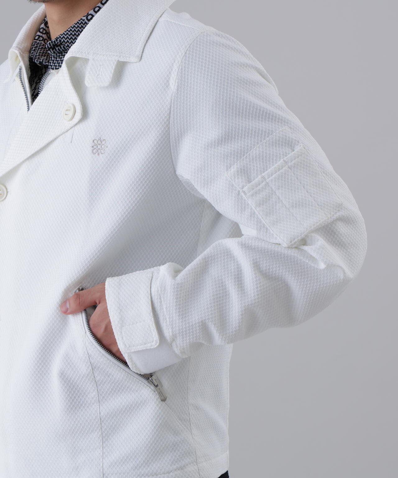 【防風】幾何学ジャガードブルゾン (MENS)
