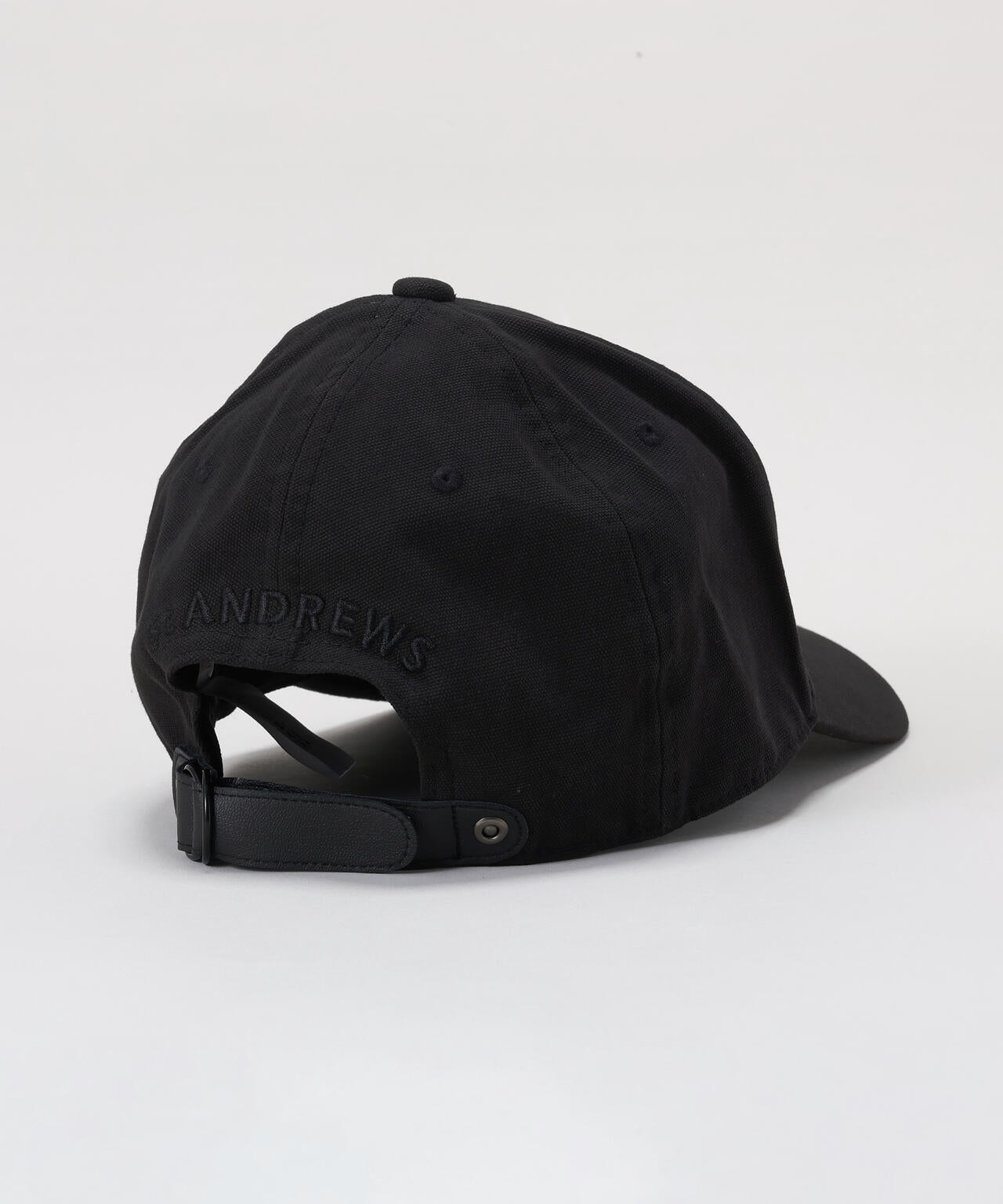 ロゴエンボスキャップ (UNISEX)