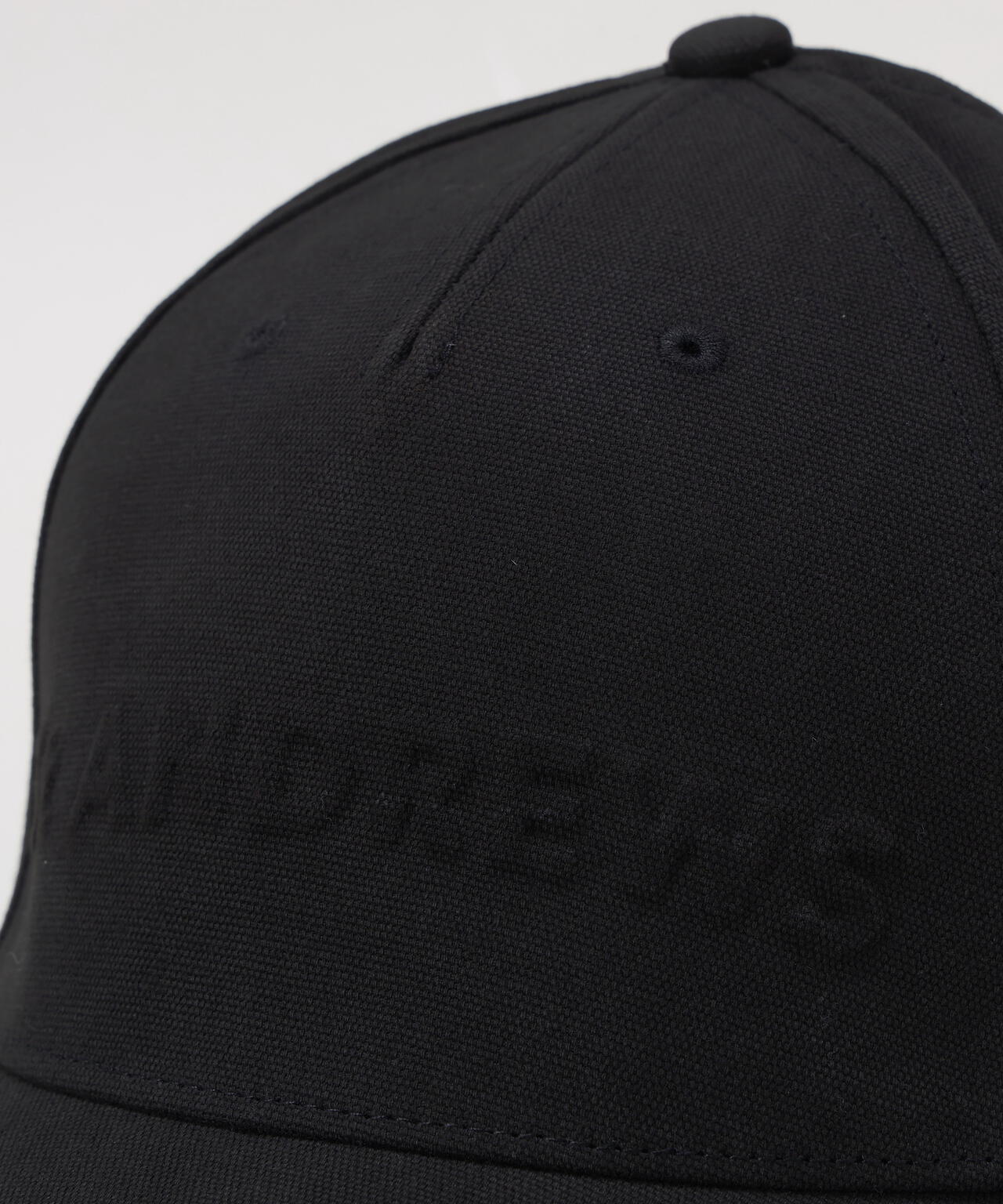 ロゴエンボスキャップ (UNISEX)