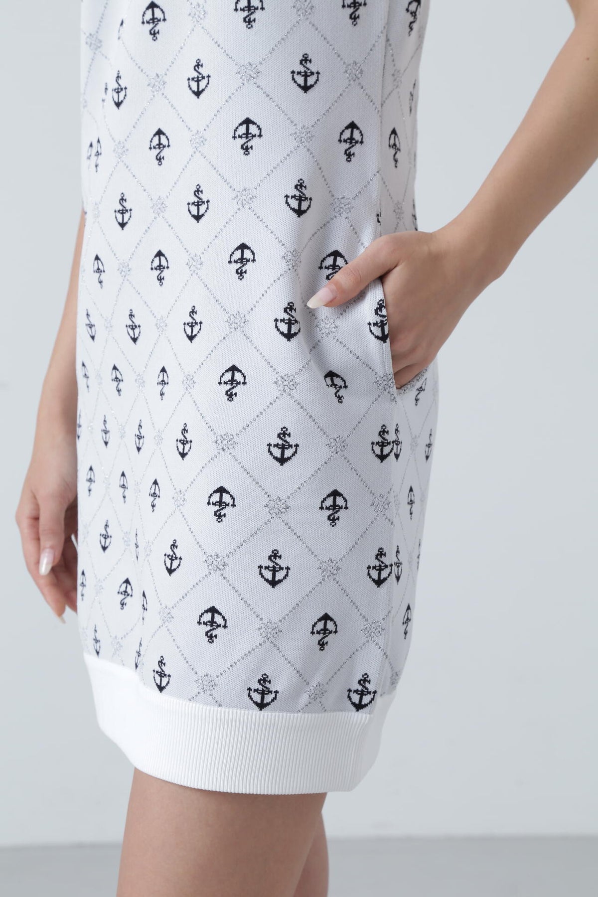 アンカージャガード モックネックニット スリーブレスワンピース (WOMENS)