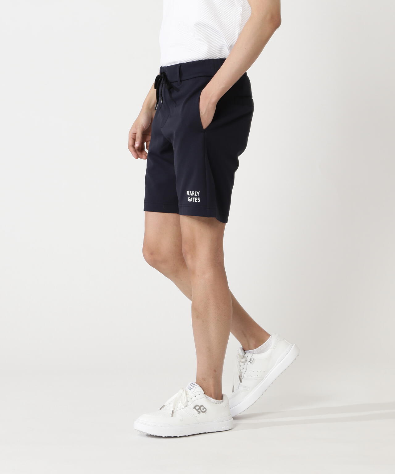H:182cm/C:93/W:77/H:91 着用サイズ：5