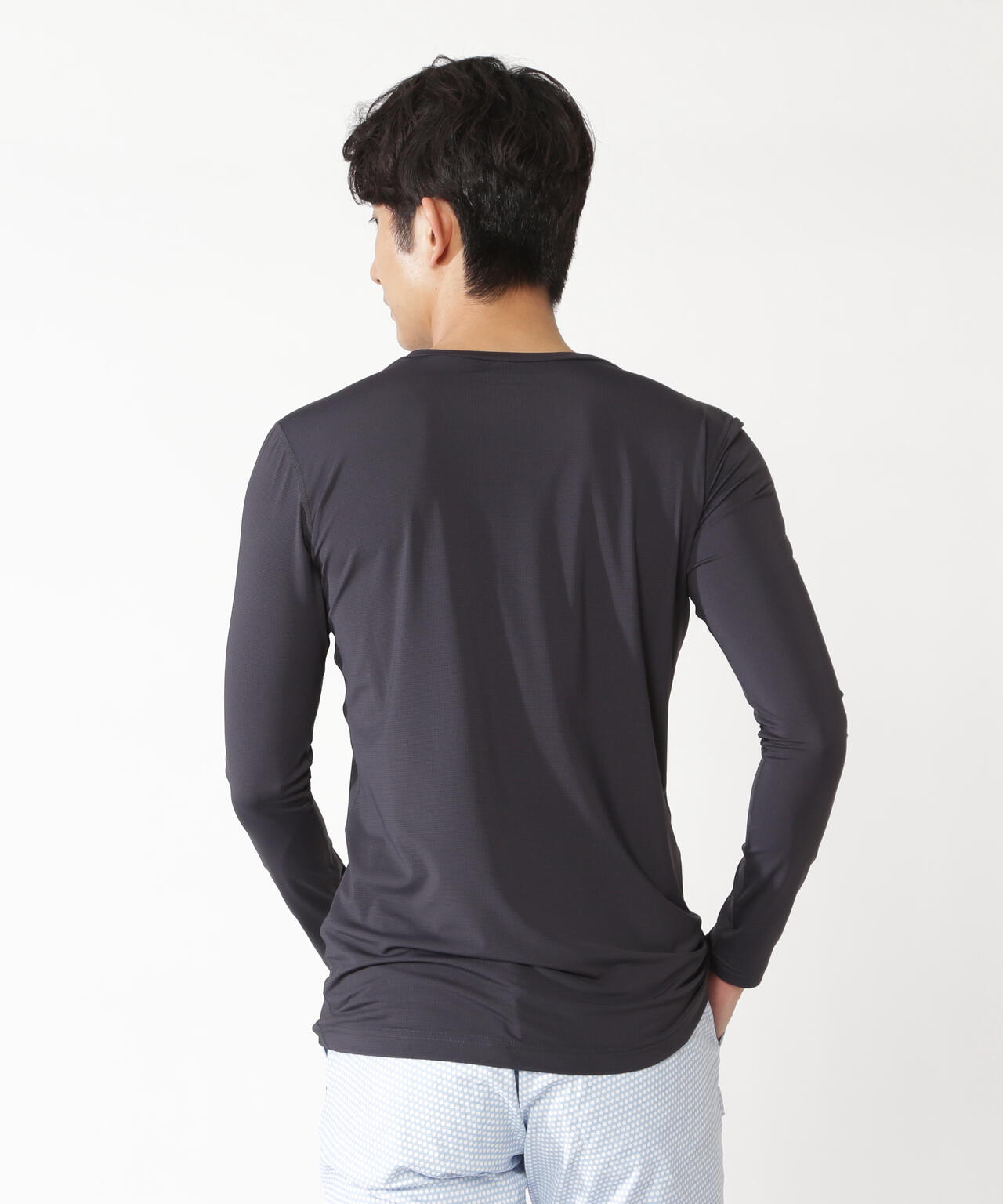 H:182cm/C:93/W:77/H:91 着用サイズ：5