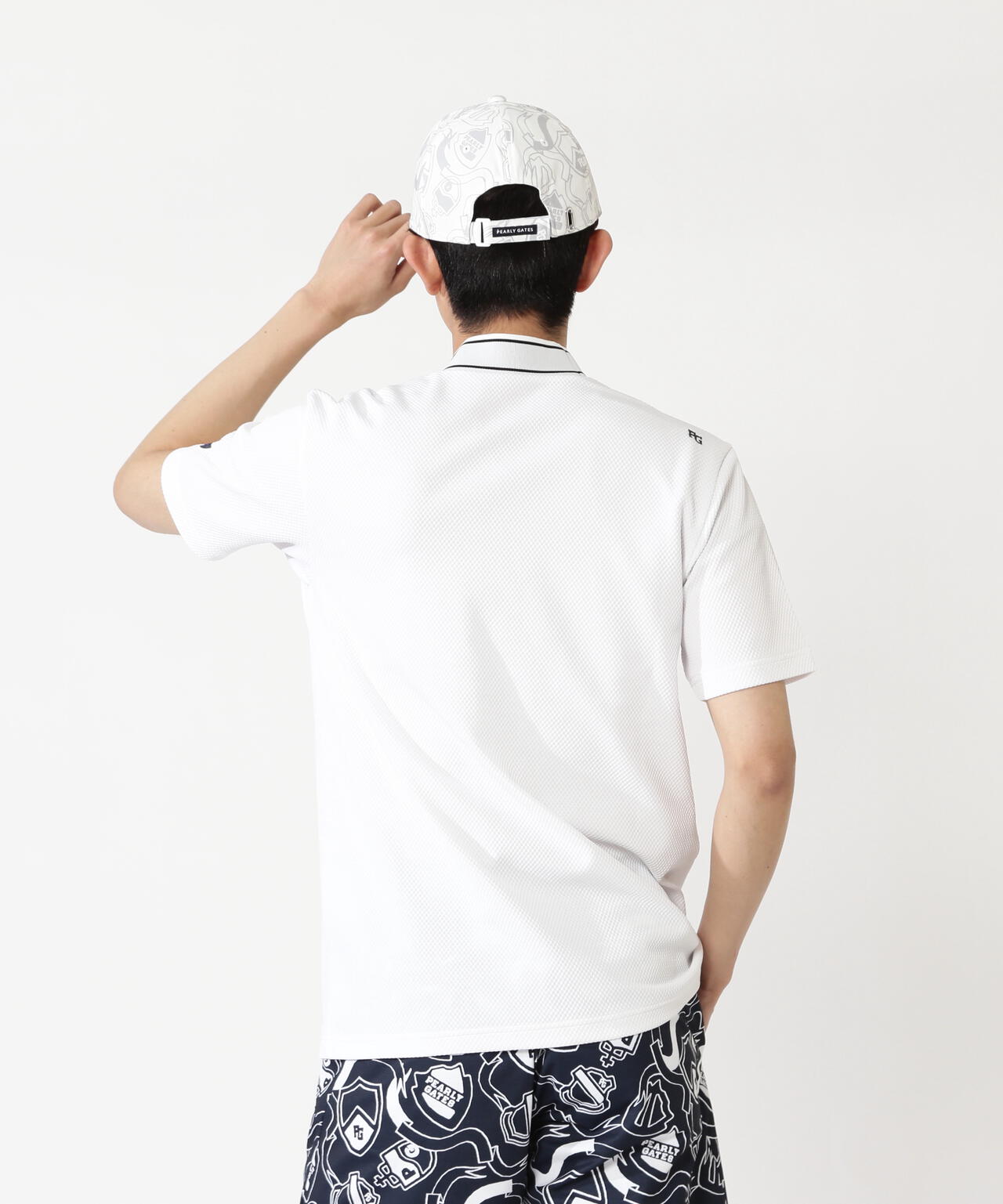 H:182cm/C:93/W:77/H:91 着用サイズ：5