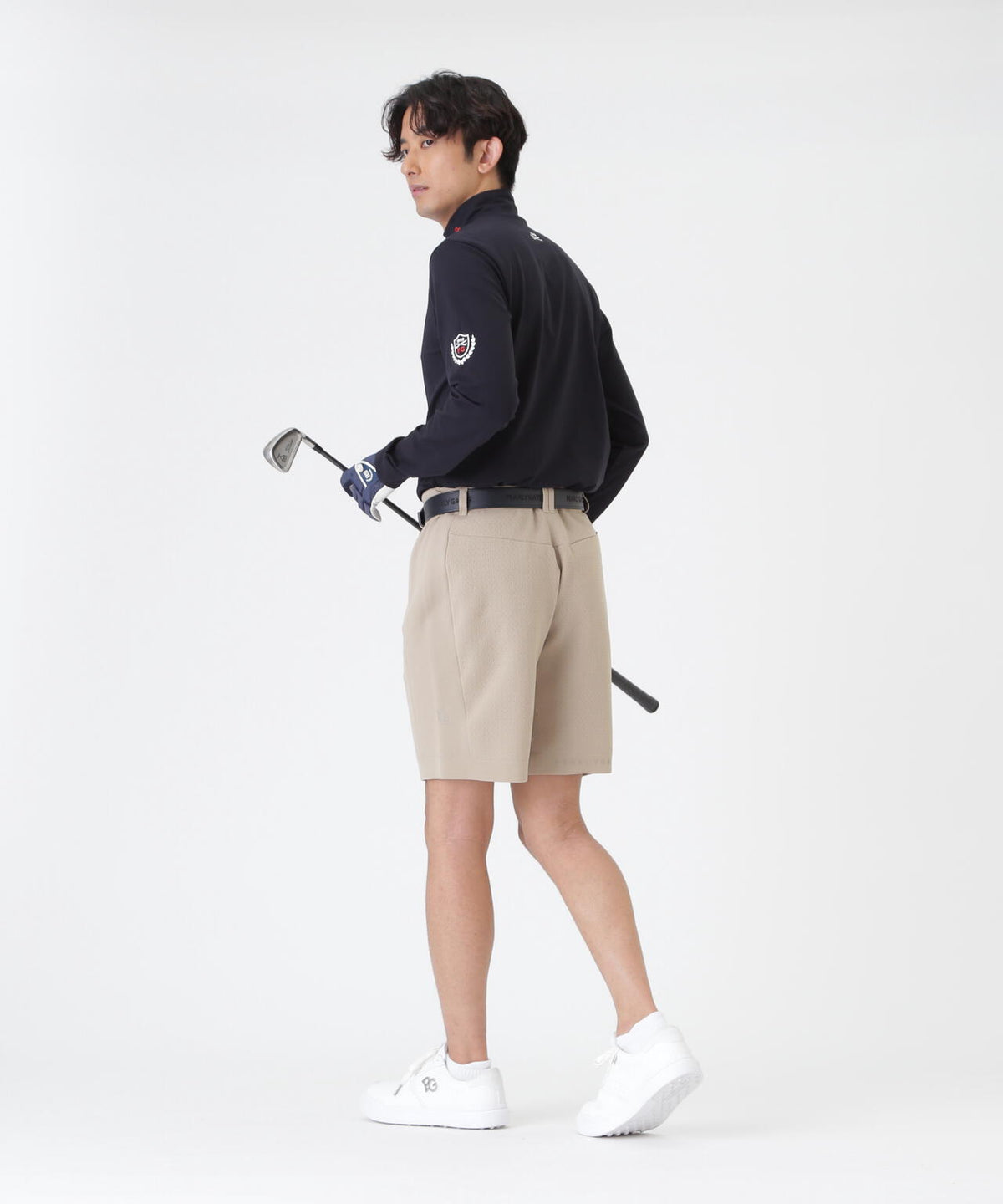 H:182cm/C:93/W:77/H:91 着用サイズ：5