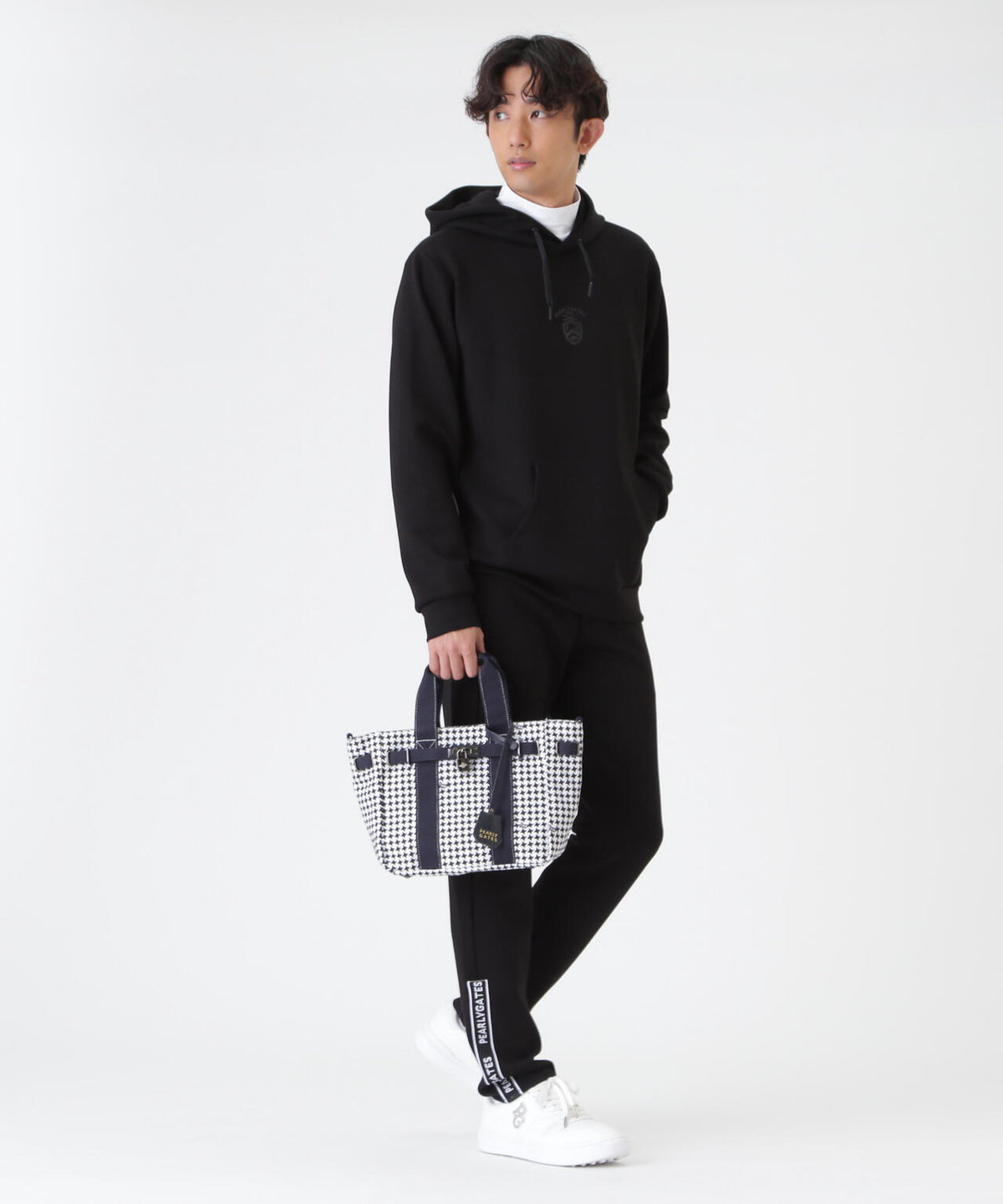 H:182cm/C:93/W:77/H:91 着用サイズ：5