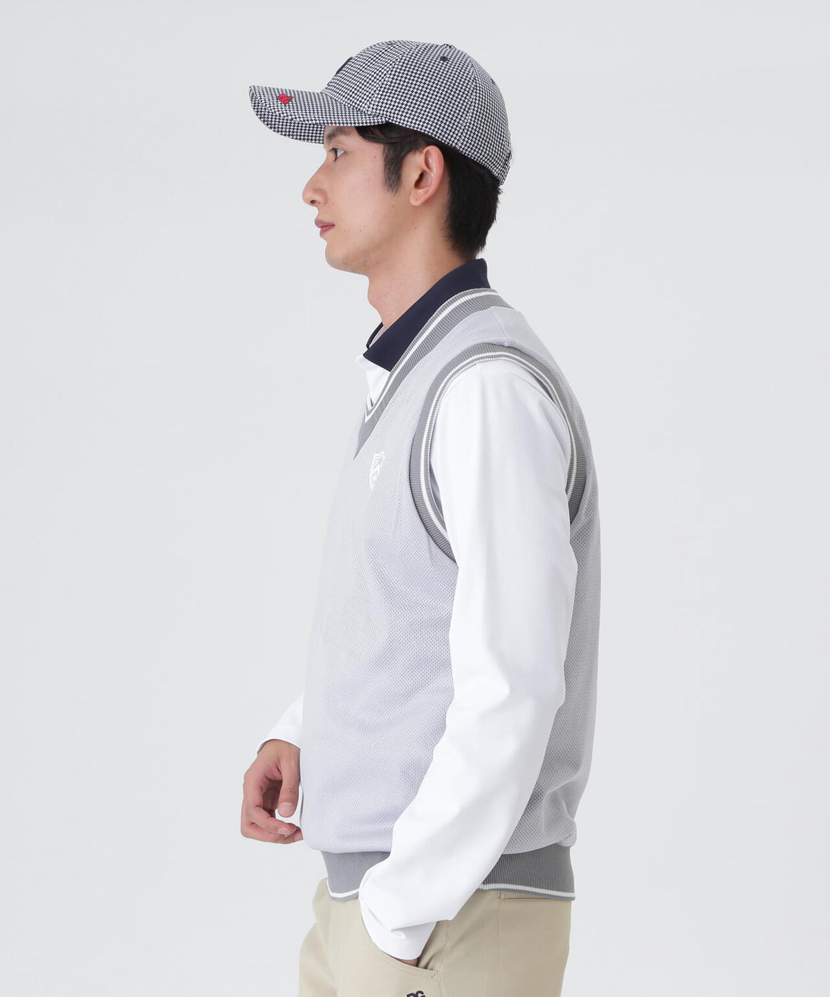 H:182cm/C:93/W:77/H:91 着用サイズ：5