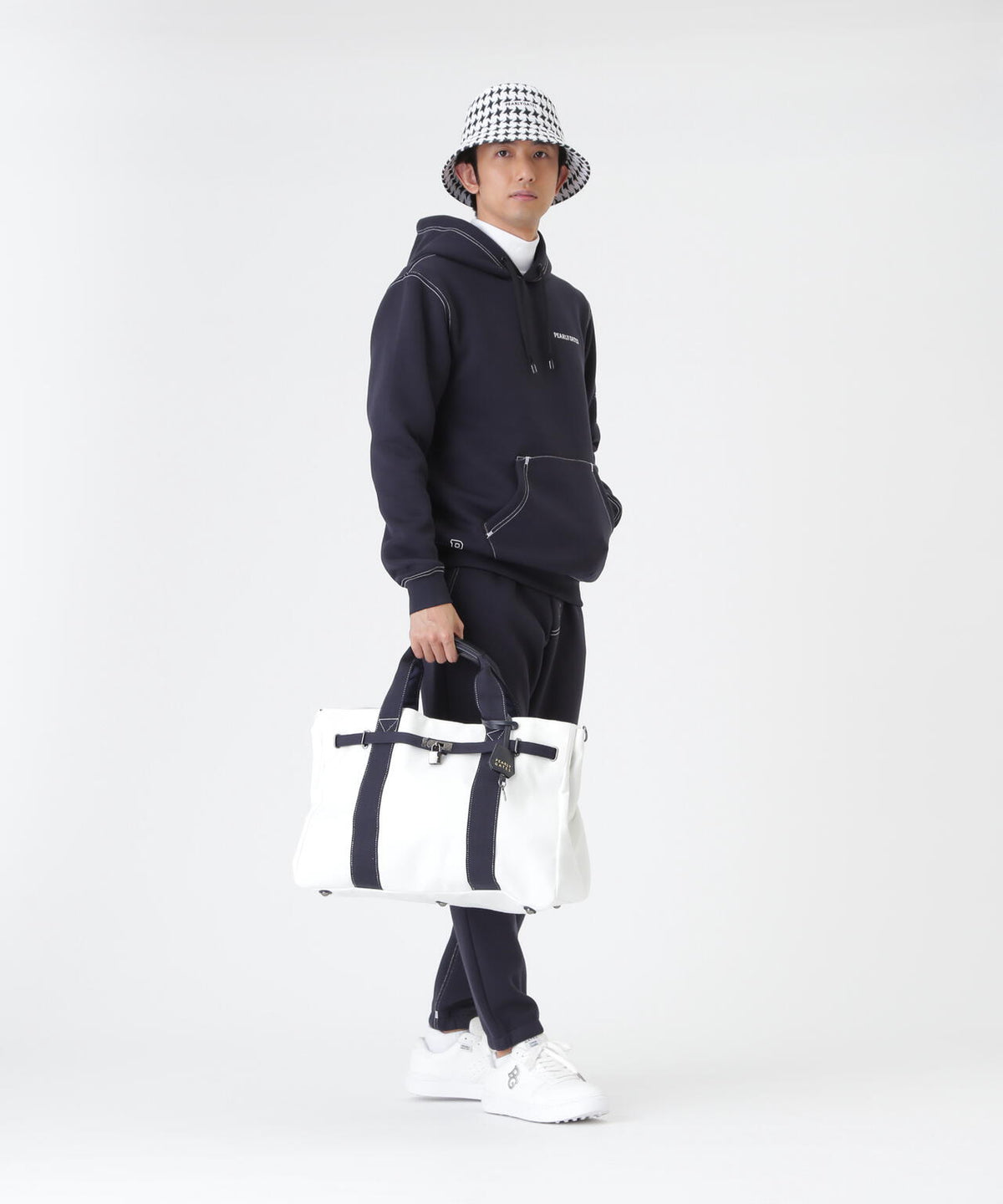 H:182cm/C:93/W:77/H:91
