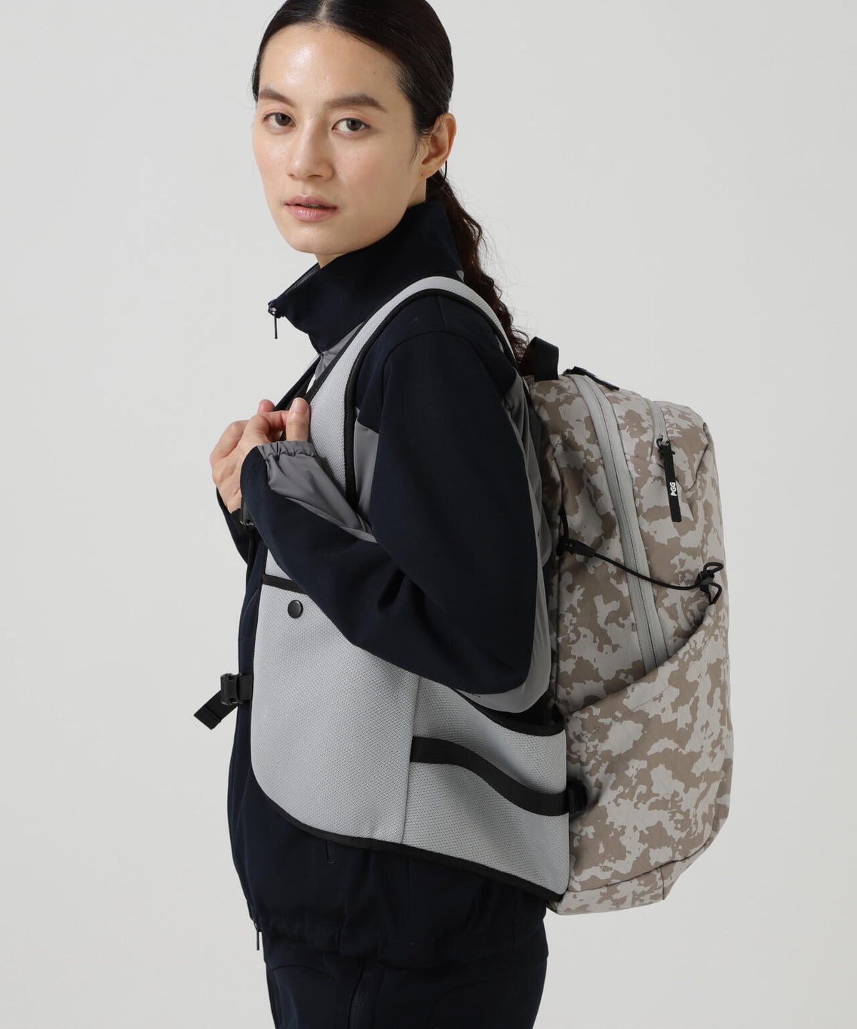 165cm/B:77cm/W:57cm/H:79cm