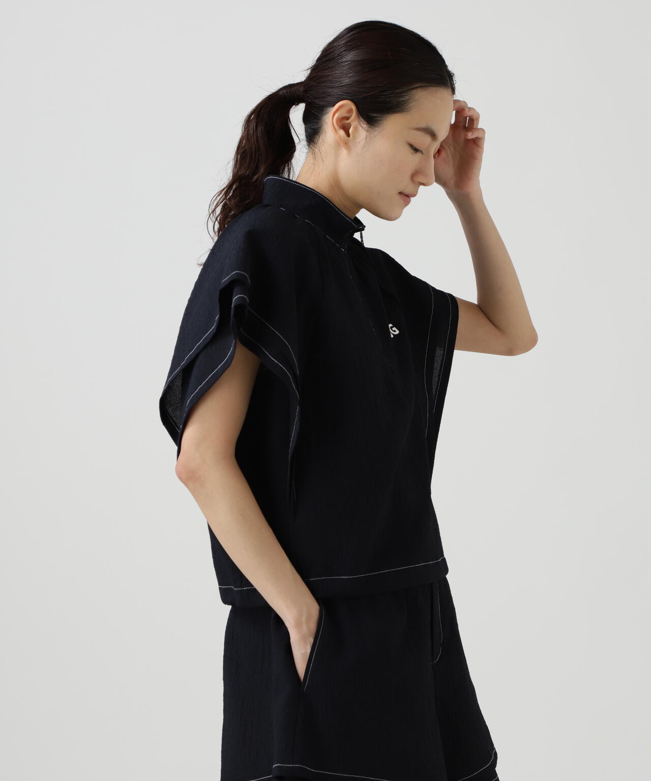 【PGG】【直営店舗&公式オンライン限定】シエスタタフタフリル袖ハーフジップカットソー (LADIES)