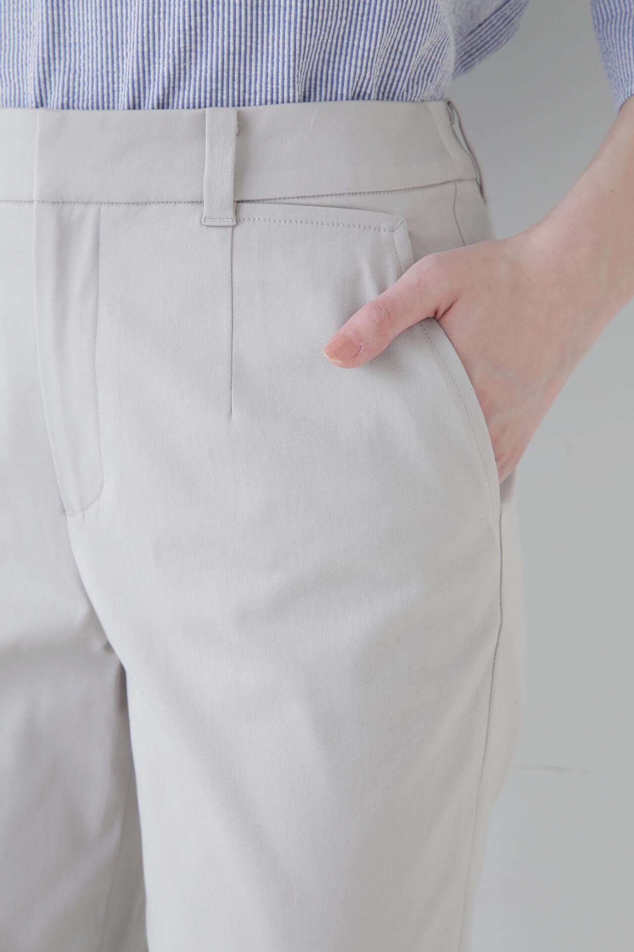 サテンストレッチスリムパンツ