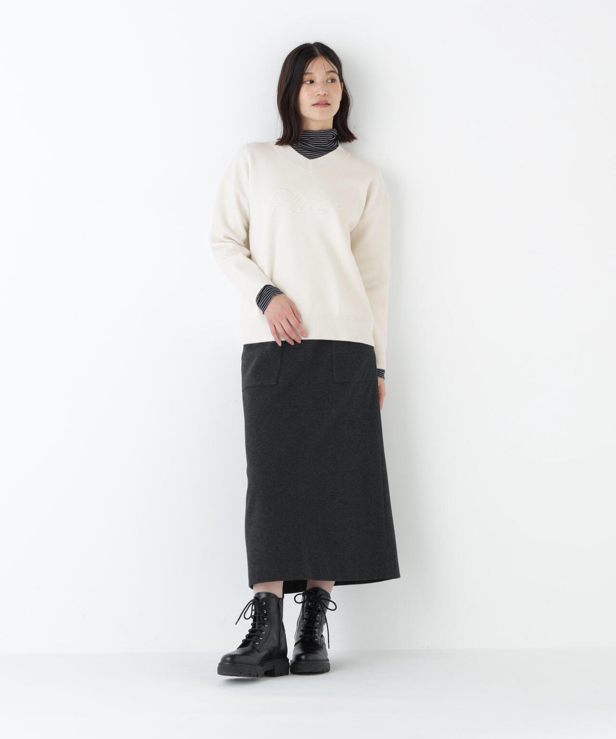 ロゴ レタードジャガードＶネックニット