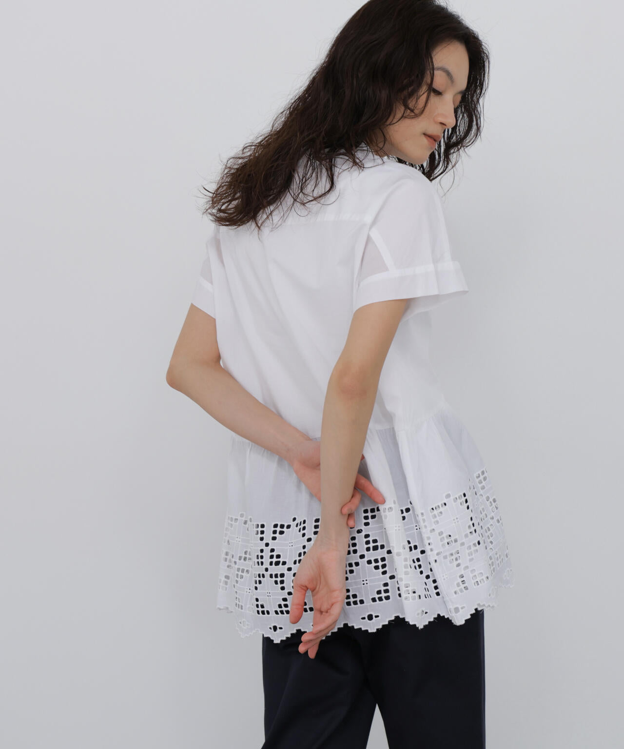165cm/B:77cm/W:57cm/H:79cm 着用サイズ：M